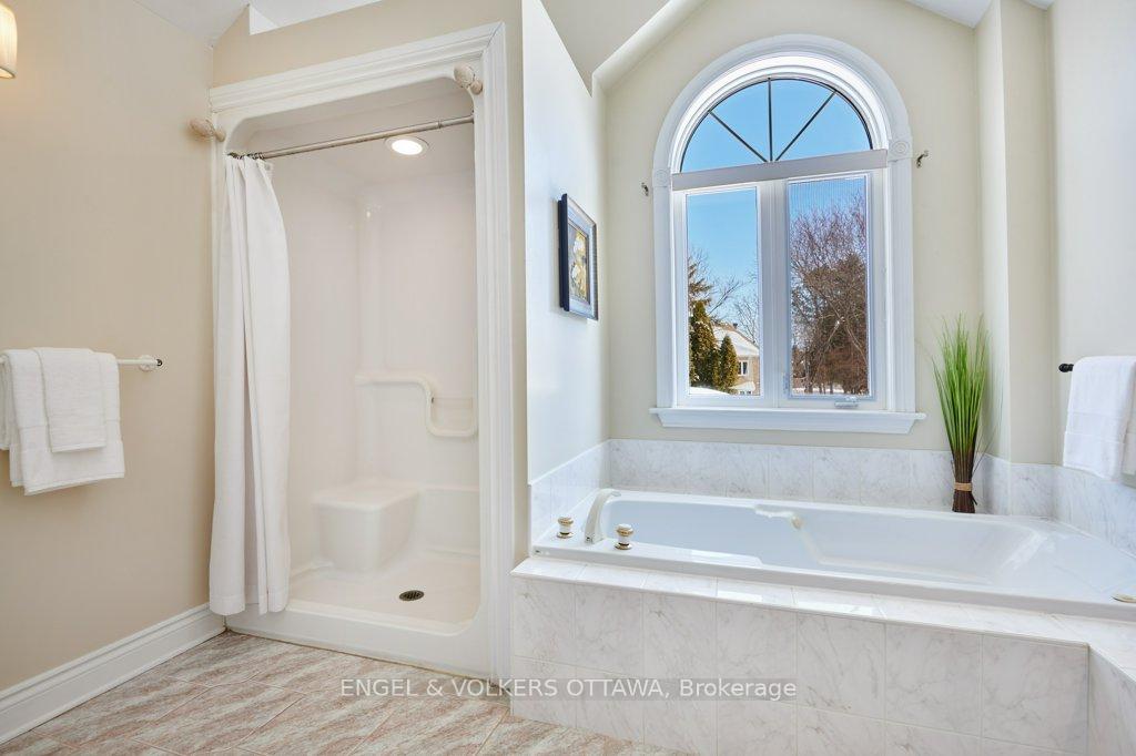Photo 23 of 1323 Scharfgate Drive, Ottawa, Manotick Village & Manotick Estates — HOMEH