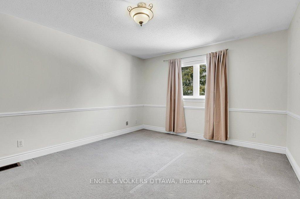 Photo 24 of 1323 Scharfgate Drive, Ottawa, Manotick Village & Manotick Estates — HOMEH