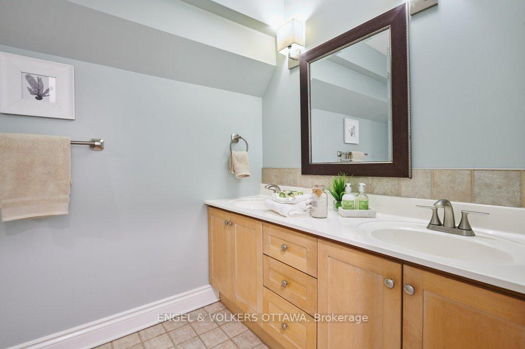 Photo 27 of 1323 Scharfgate Drive, Ottawa, Manotick Village & Manotick Estates — HOMEH