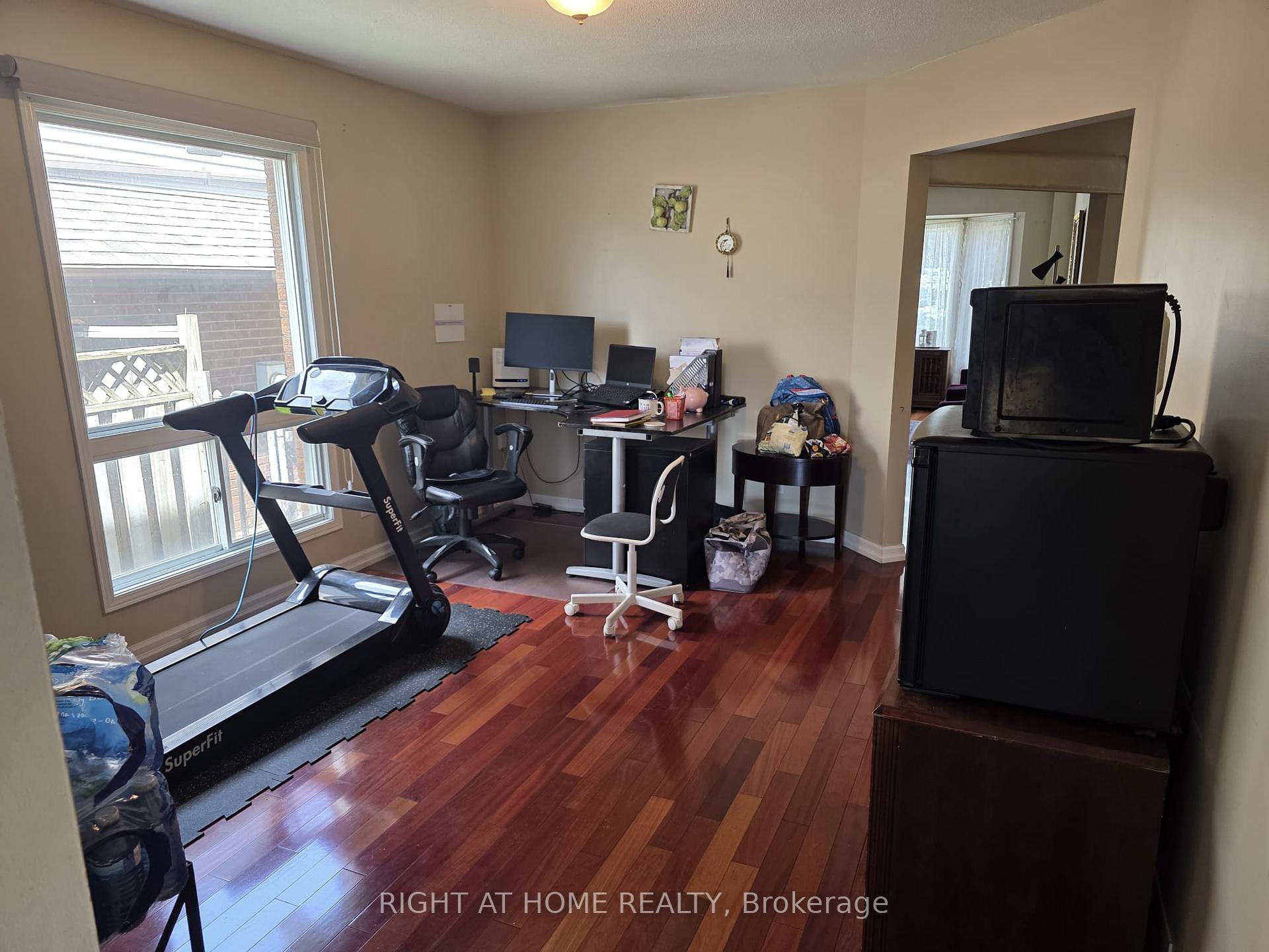 Photo 8 of 15 Lorilee Crescent, Kitchener, Forest Heights — HOMEH