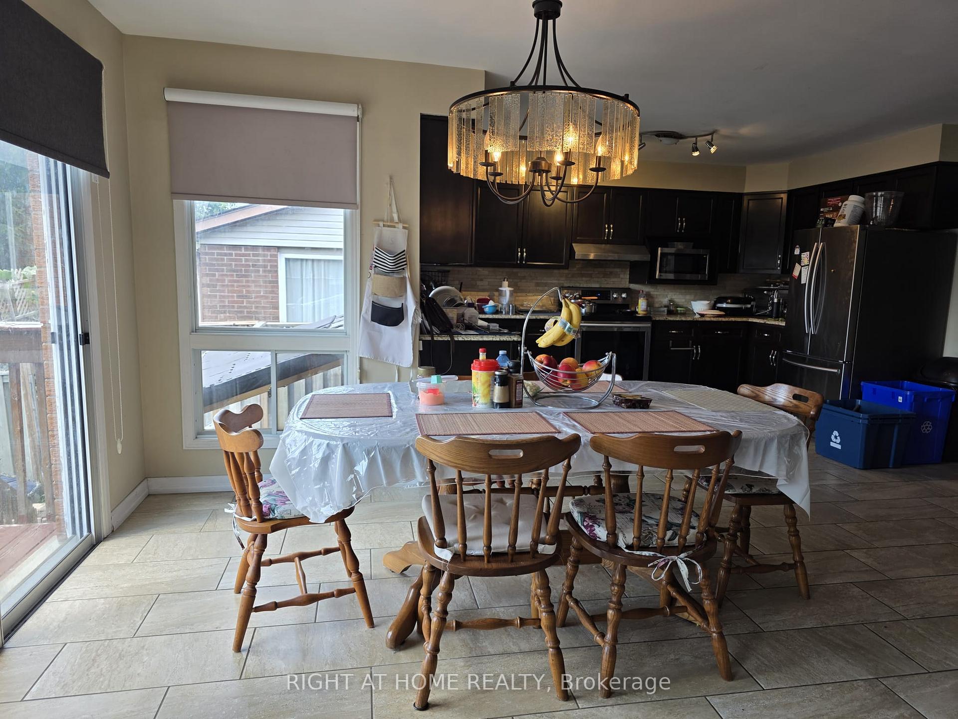 Photo 11 of 15 Lorilee Crescent, Kitchener, Forest Heights — HOMEH