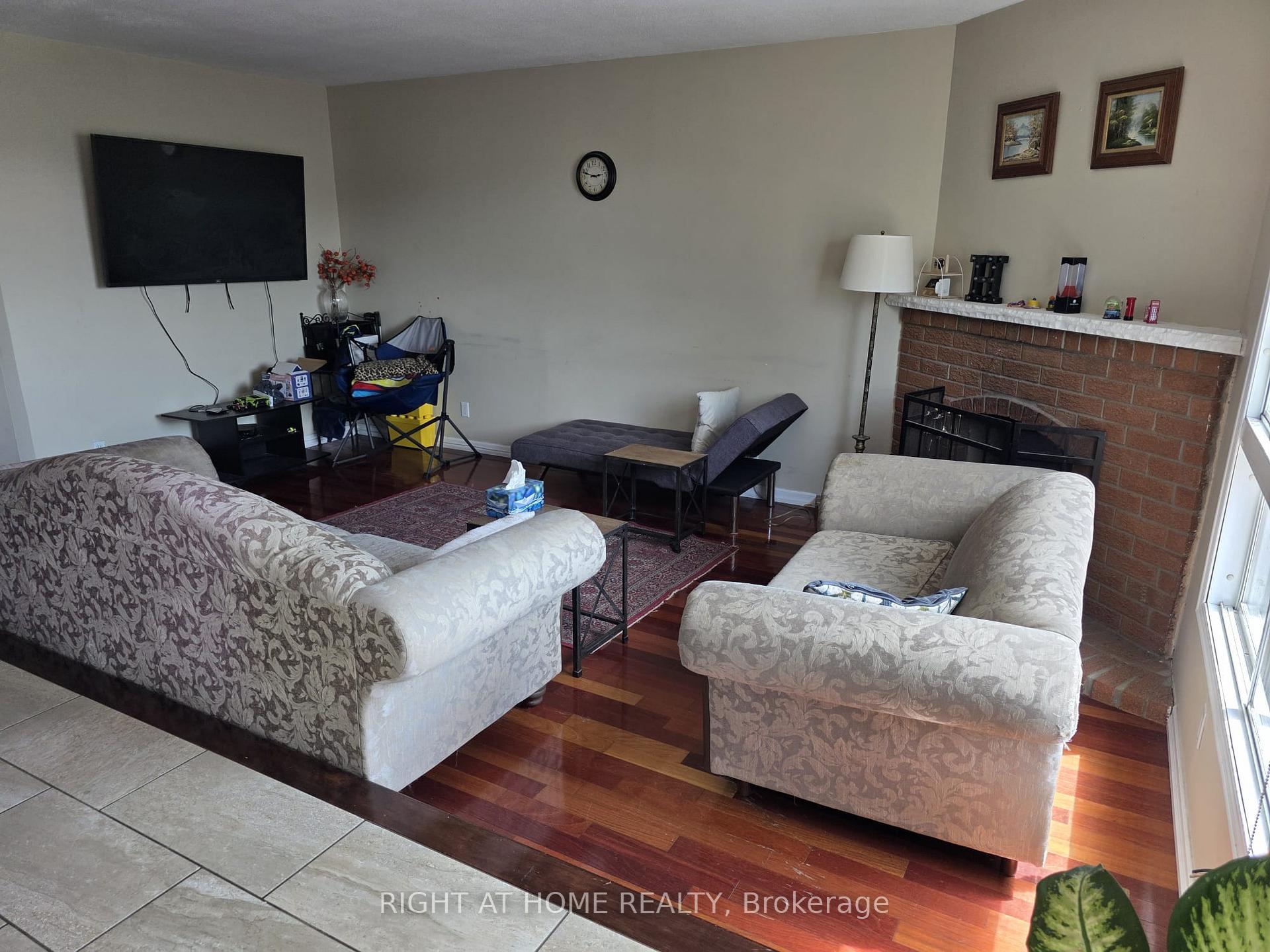 Photo 12 of 15 Lorilee Crescent, Kitchener, Forest Heights — HOMEH