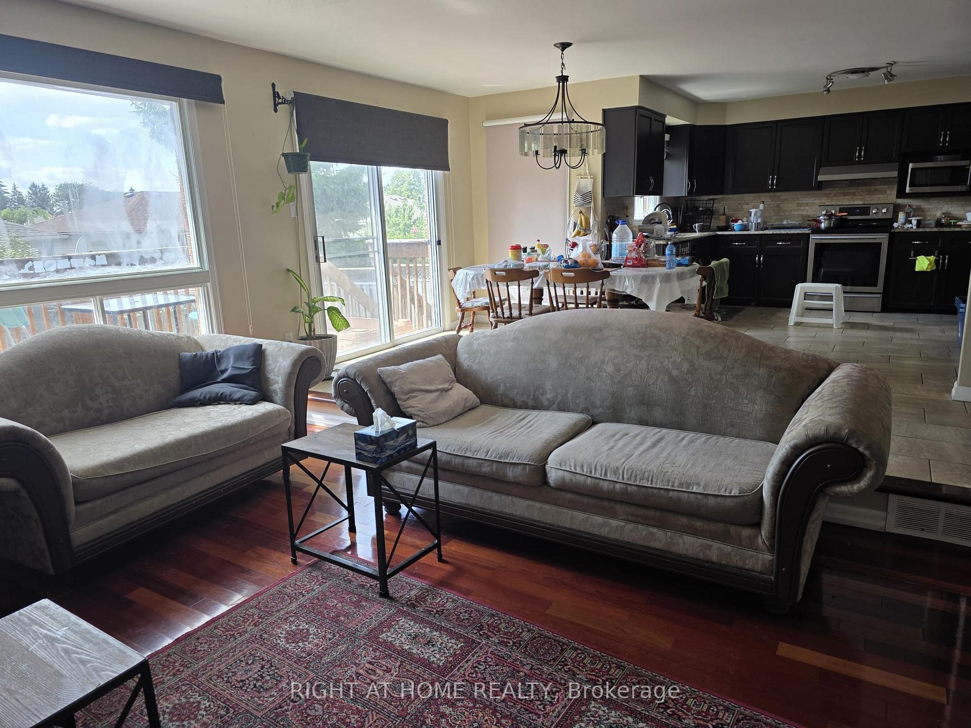 Photo 13 of 15 Lorilee Crescent, Kitchener, Forest Heights — HOMEH
