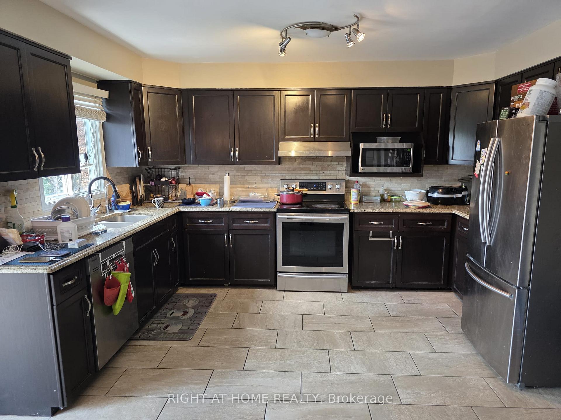 Photo 14 of 15 Lorilee Crescent, Kitchener, Forest Heights — HOMEH