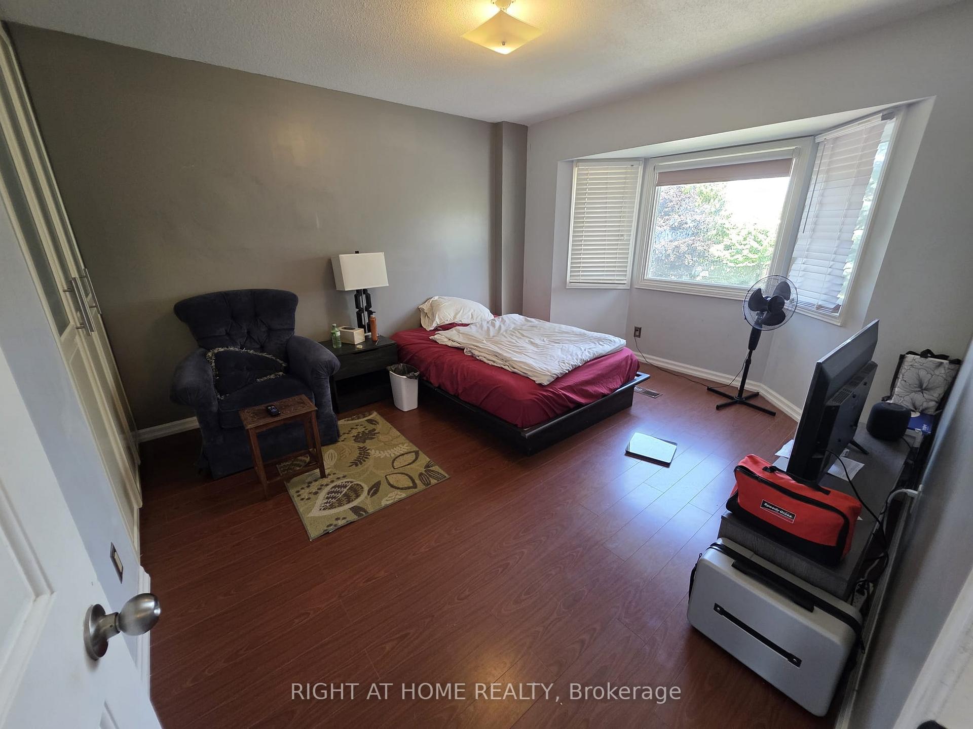 Photo 21 of 15 Lorilee Crescent, Kitchener, Forest Heights — HOMEH