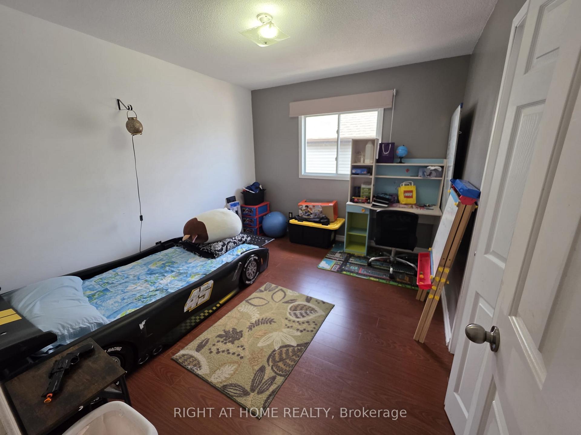 Photo 23 of 15 Lorilee Crescent, Kitchener, Forest Heights — HOMEH