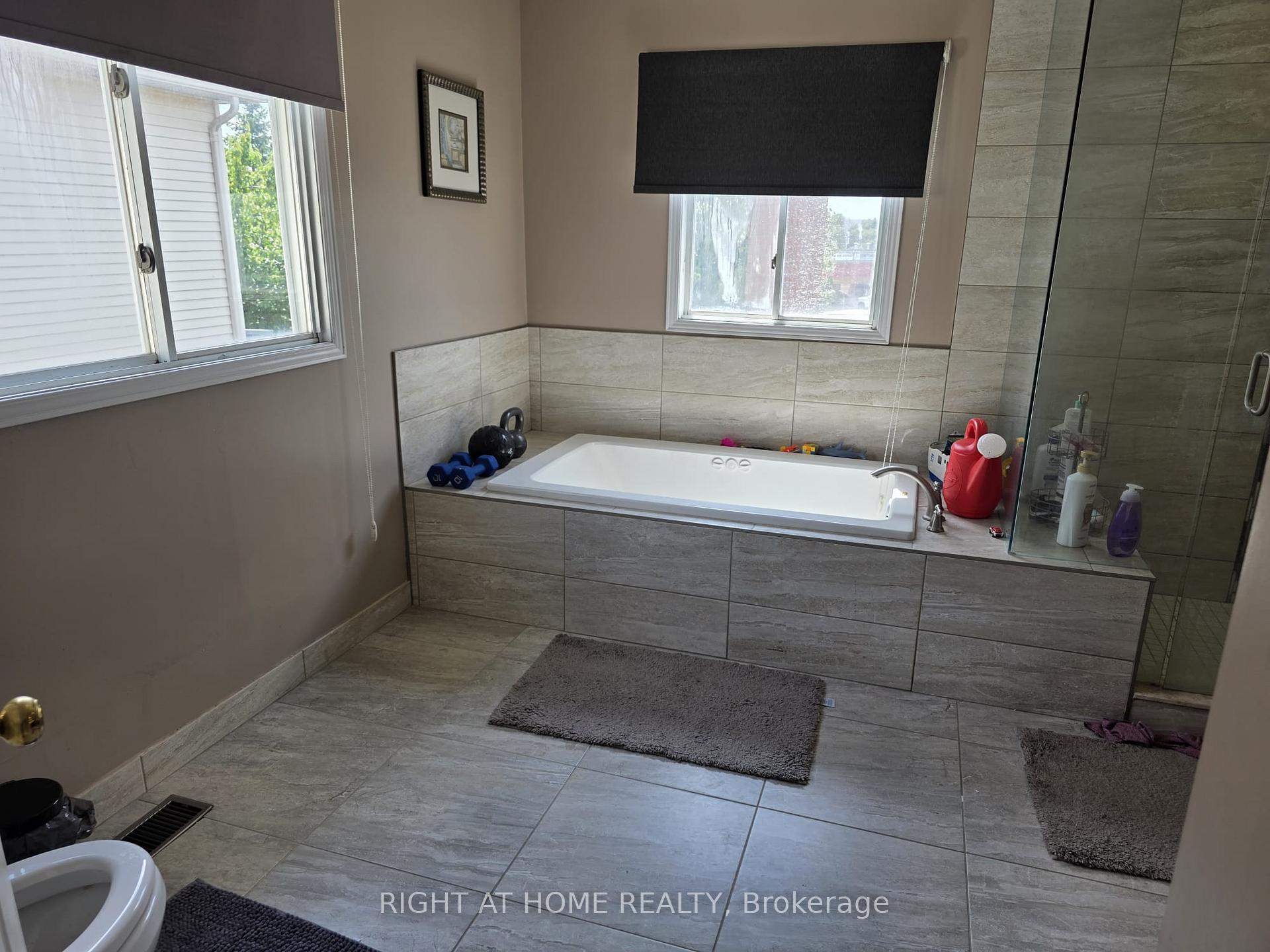 Photo 28 of 15 Lorilee Crescent, Kitchener, Forest Heights — HOMEH