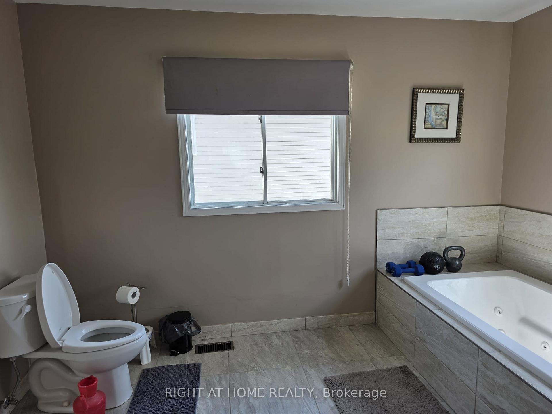 Photo 31 of 15 Lorilee Crescent, Kitchener, Forest Heights — HOMEH