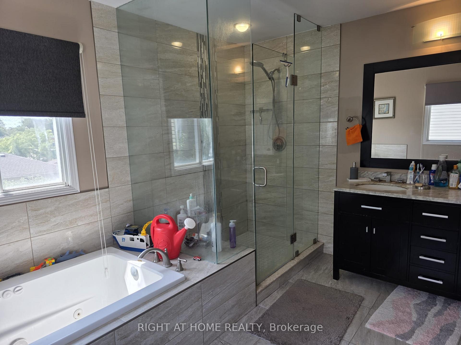 Photo 33 of 15 Lorilee Crescent, Kitchener, Forest Heights — HOMEH