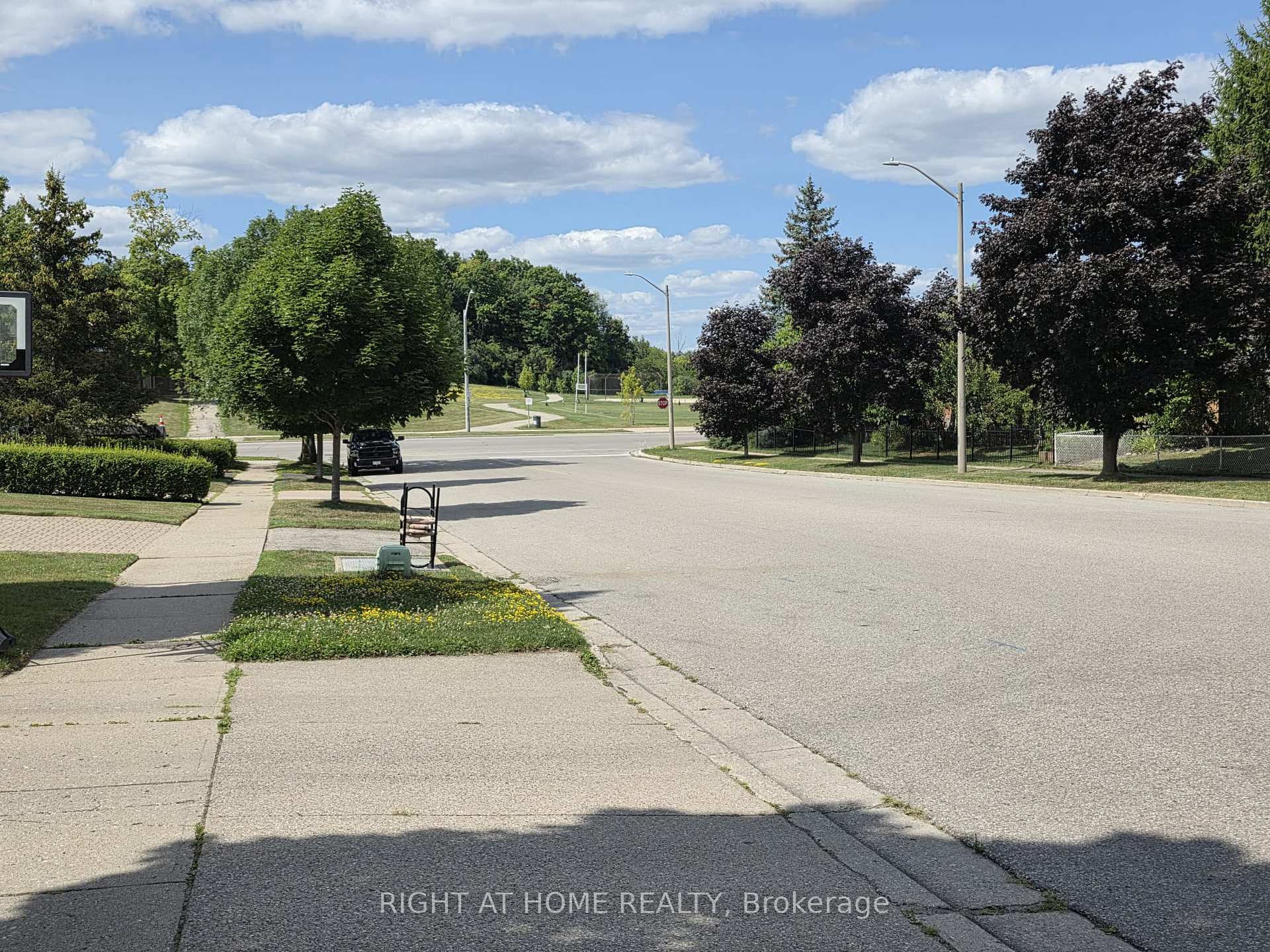 Photo 39 of 15 Lorilee Crescent, Kitchener, Forest Heights — HOMEH