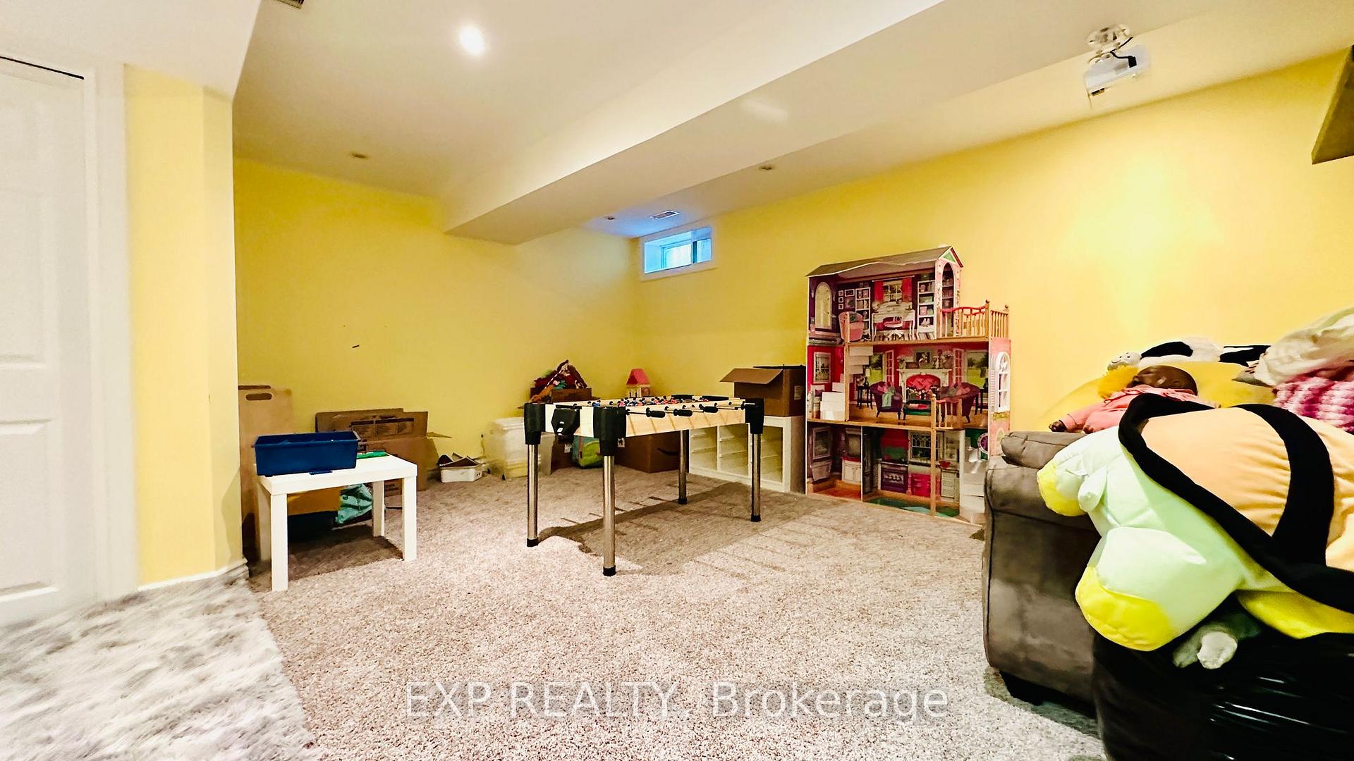 Photo 8 of 40 Max Becker Drive, Kitchener — HOMEH