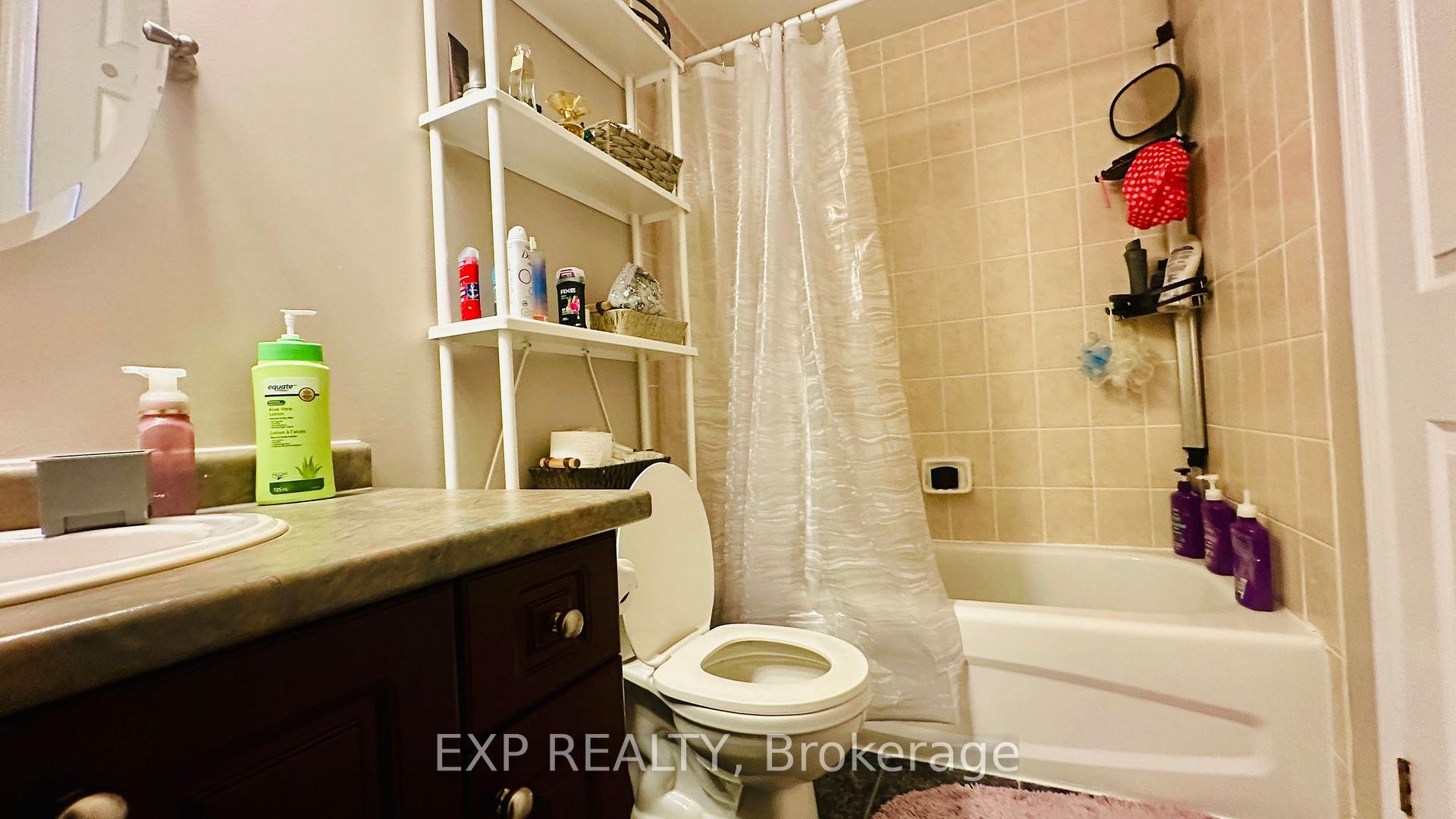 Photo 17 of 40 Max Becker Drive, Kitchener — HOMEH