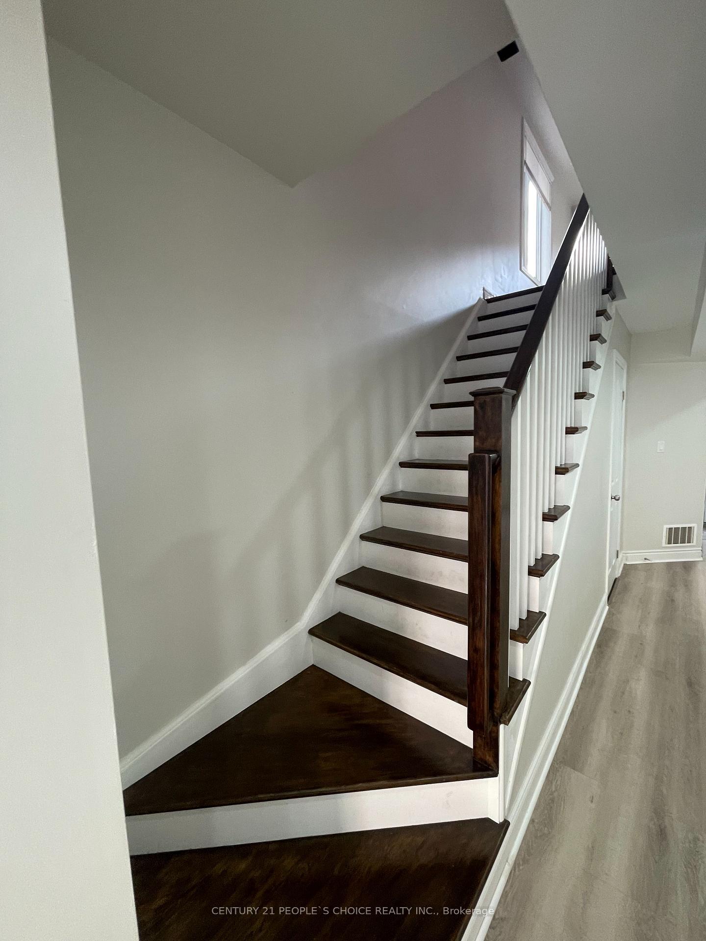 Photo 6 of 10 England Terrace, Hamilton, Stoney Creek — HOMEH