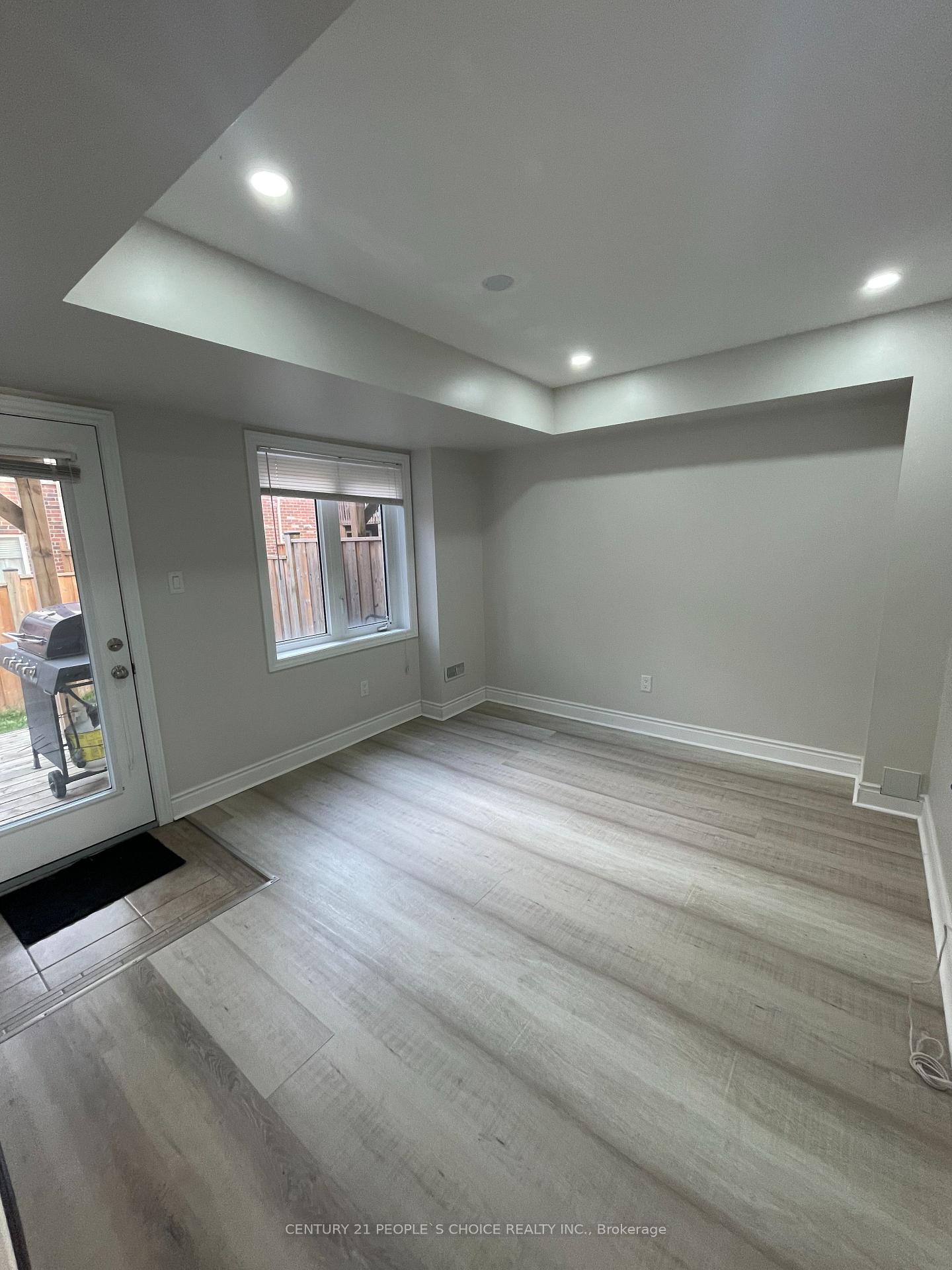 Photo 7 of 10 England Terrace, Hamilton, Stoney Creek — HOMEH
