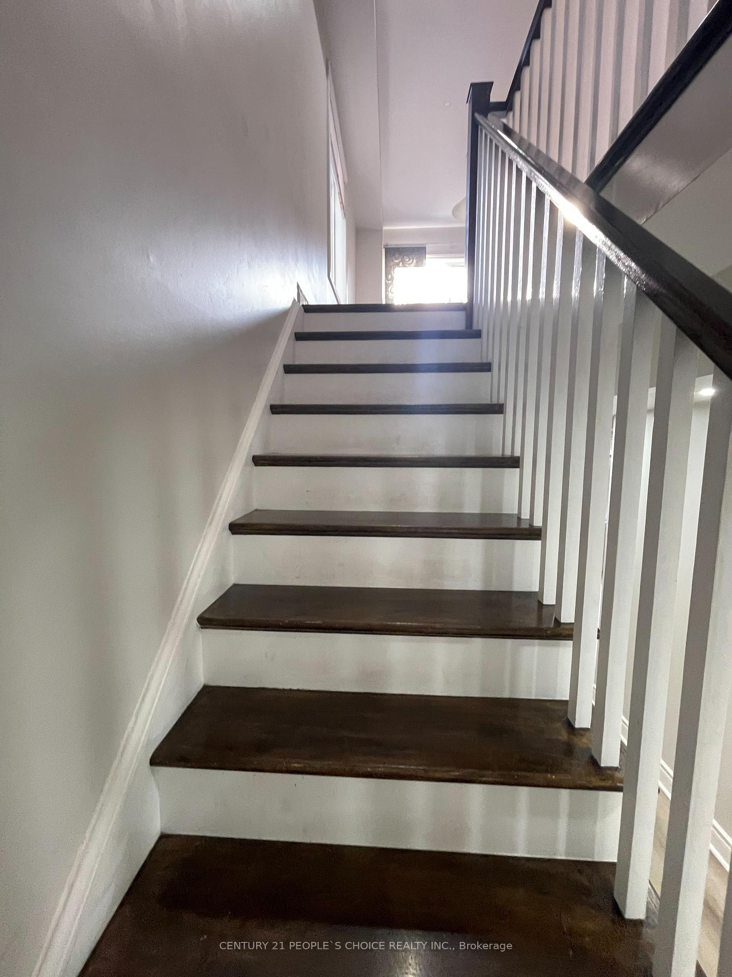 Photo 10 of 10 England Terrace, Hamilton, Stoney Creek — HOMEH