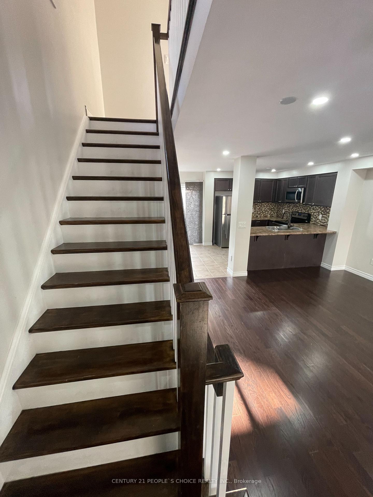 Photo 23 of 10 England Terrace, Hamilton, Stoney Creek — HOMEH