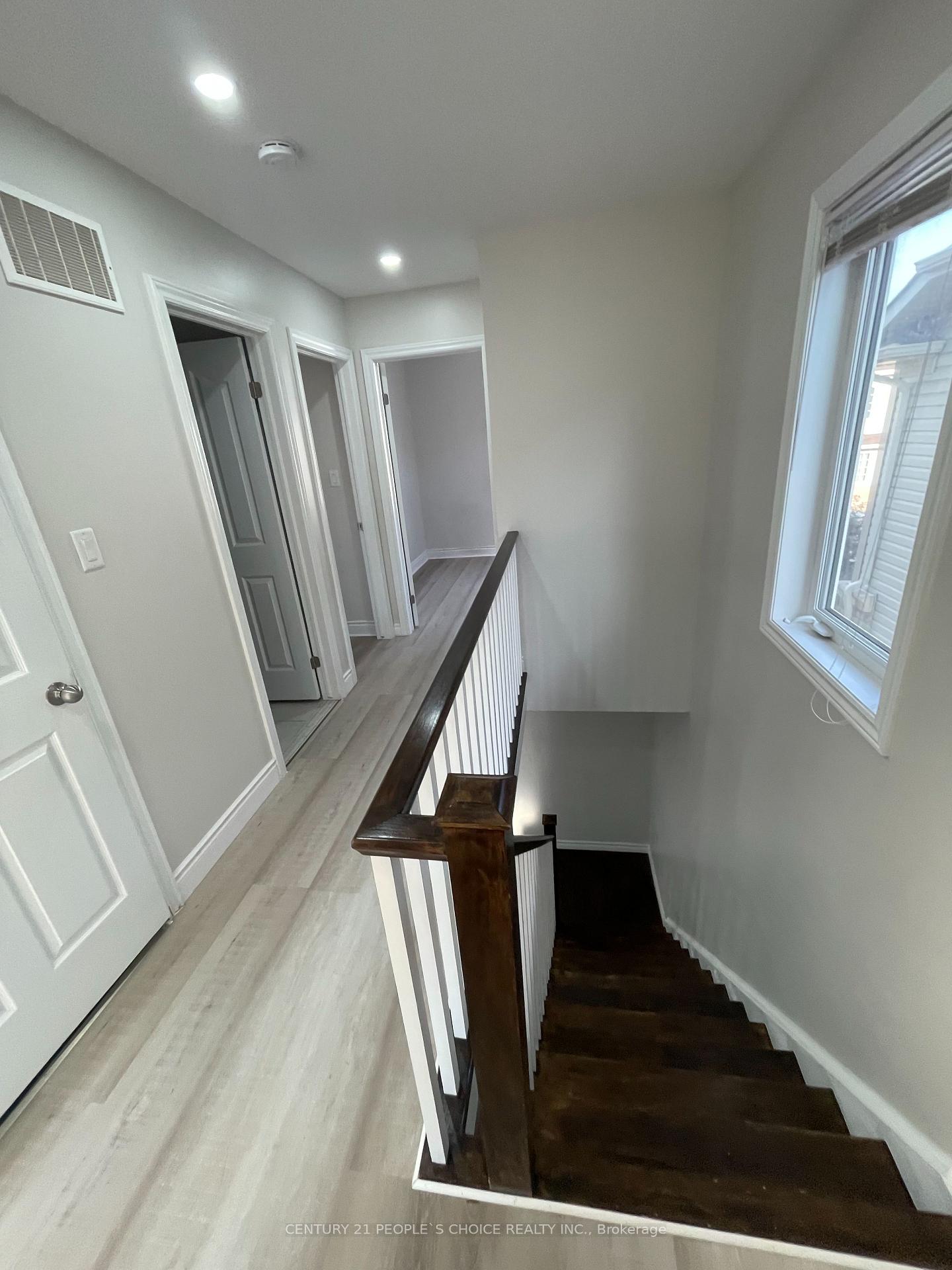 Photo 32 of 10 England Terrace, Hamilton, Stoney Creek — HOMEH