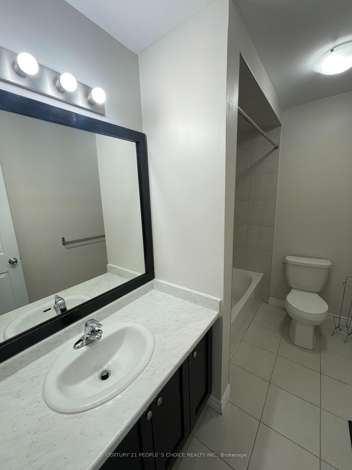 Photo 33 of 10 England Terrace, Hamilton, Stoney Creek — HOMEH