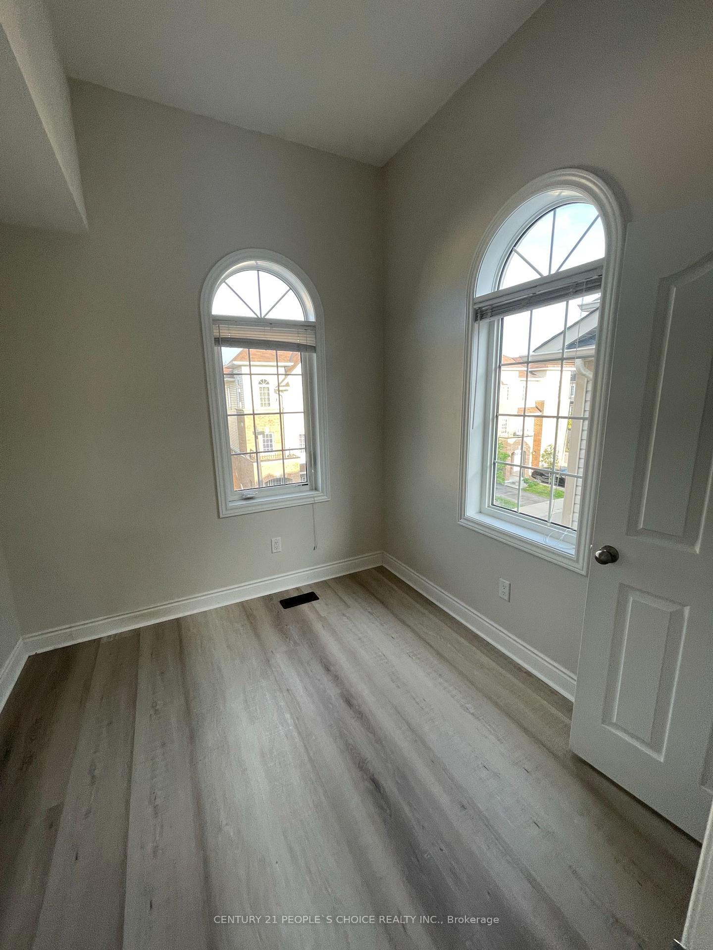 Photo 35 of 10 England Terrace, Hamilton, Stoney Creek — HOMEH