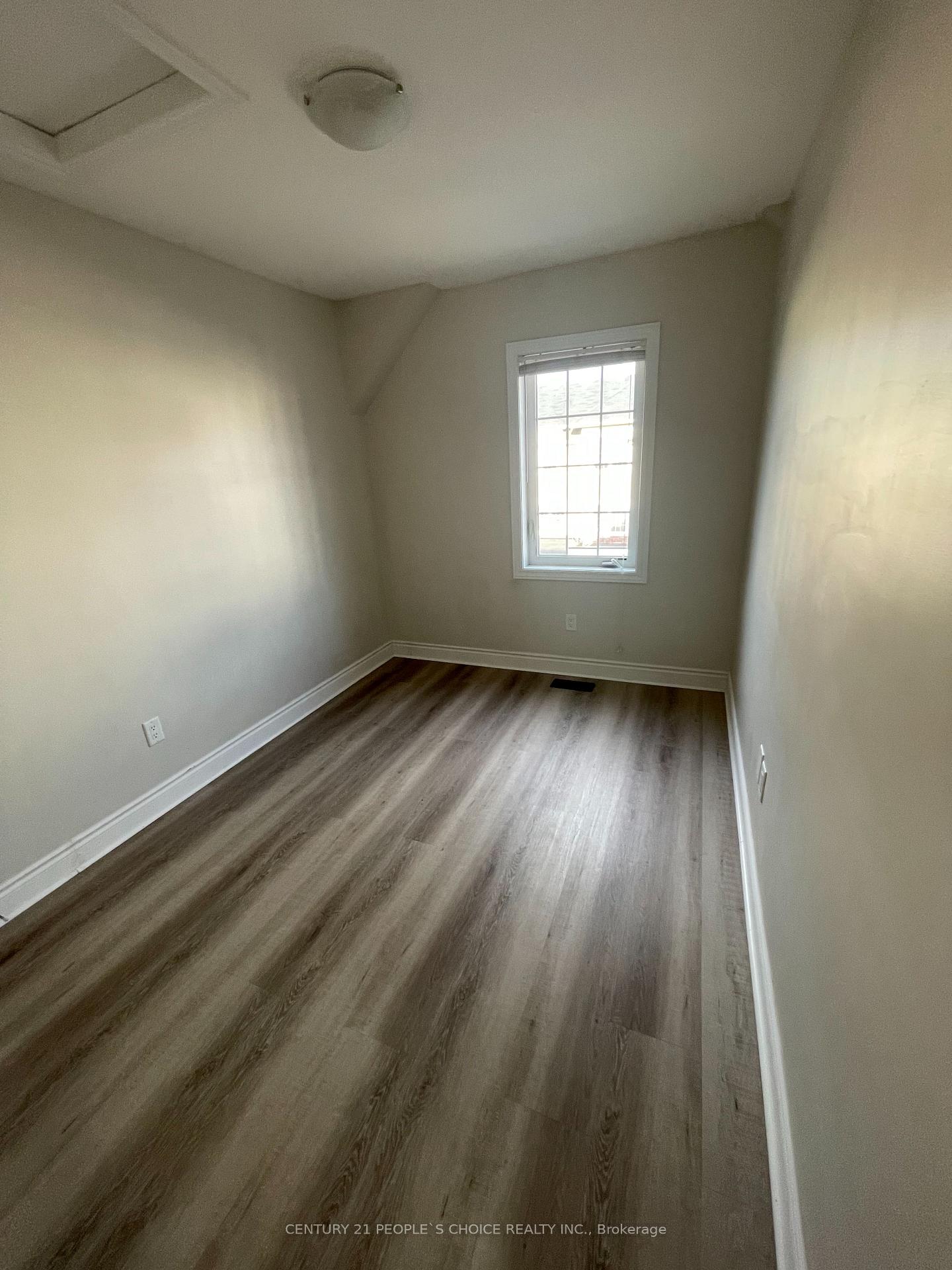 Photo 36 of 10 England Terrace, Hamilton, Stoney Creek — HOMEH