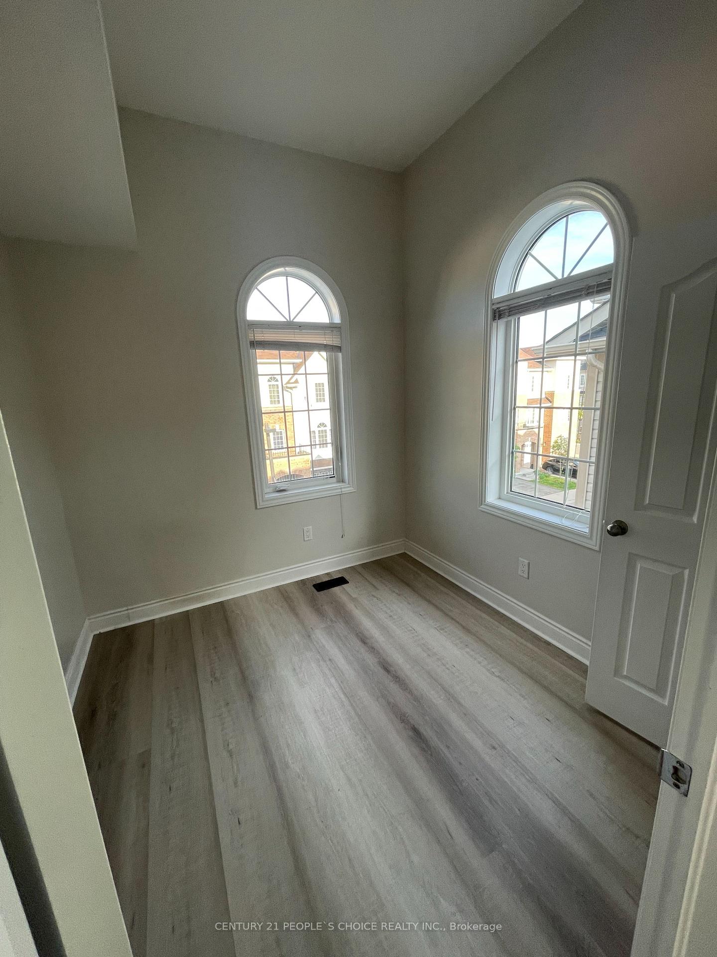 Photo 38 of 10 England Terrace, Hamilton, Stoney Creek — HOMEH