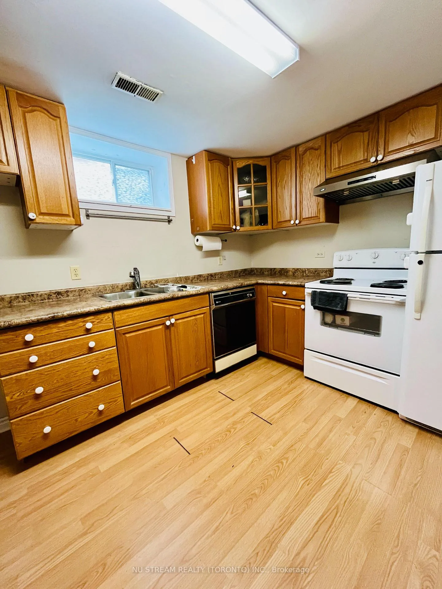Photo 16 of Unit Basmt, 10 Southdale Drive, Markham, Bullock — HOMEH