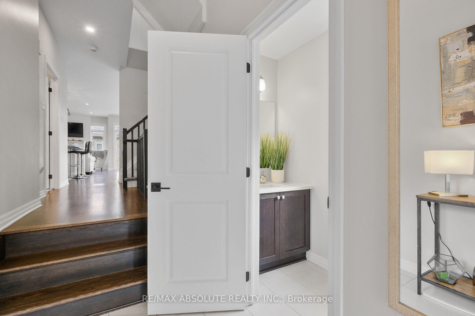 Photo 4 of 243 Overberg Way, Ottawa, Kanata - Emerald Meadows/Trailwest — HOMEH