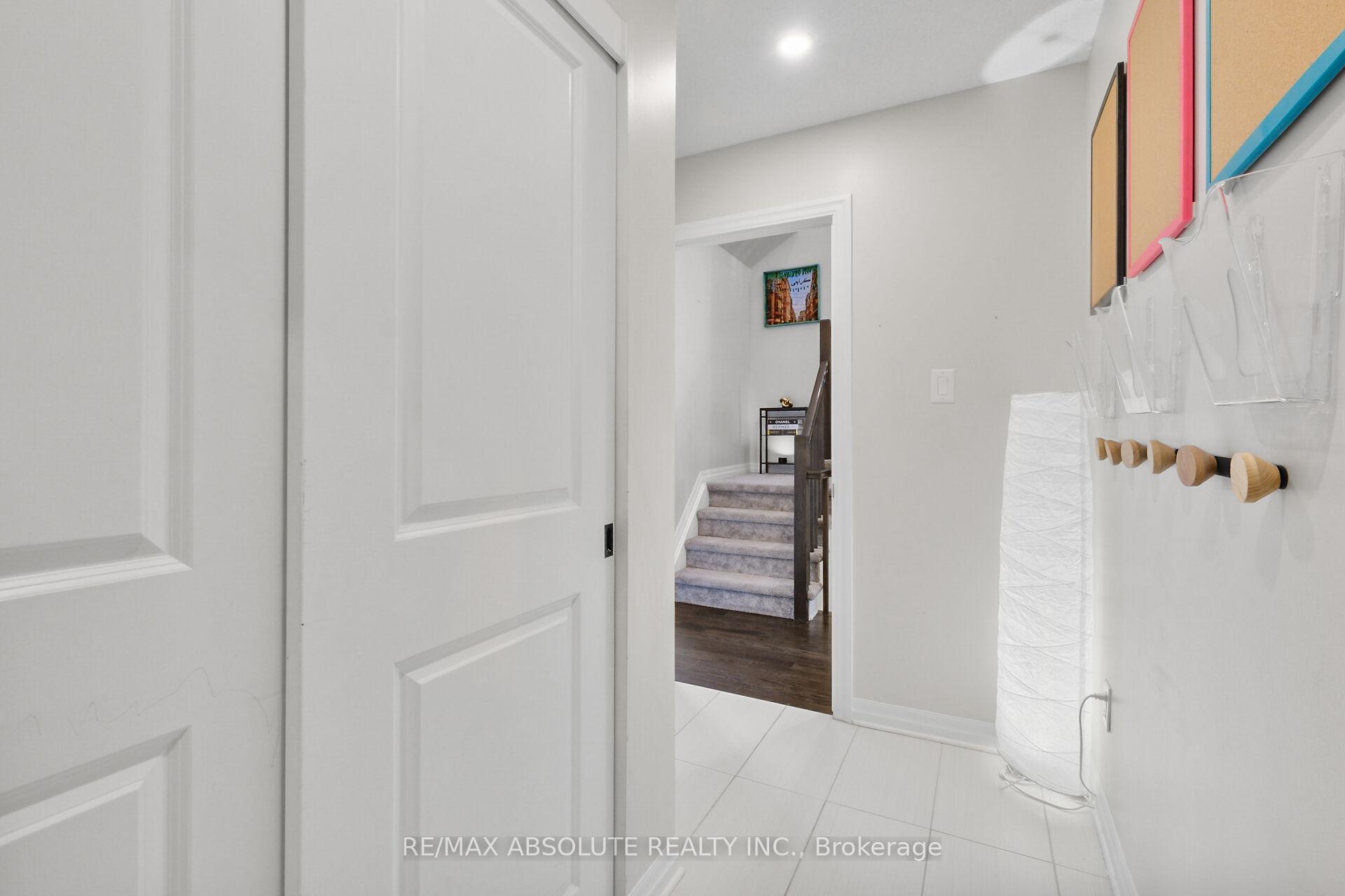 Photo 9 of 243 Overberg Way, Ottawa, Kanata - Emerald Meadows/Trailwest — HOMEH