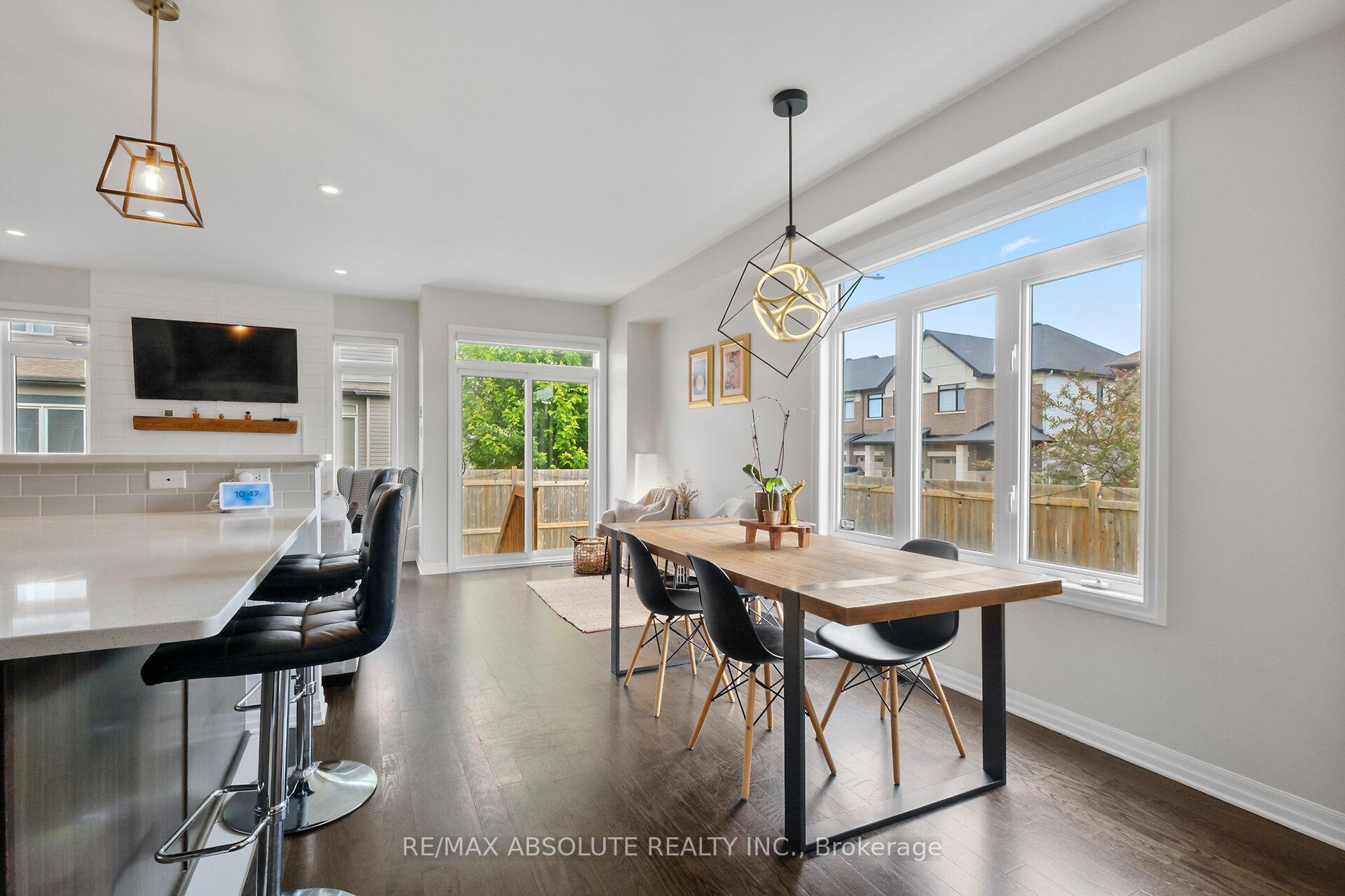 Photo 11 of 243 Overberg Way, Ottawa, Kanata - Emerald Meadows/Trailwest — HOMEH