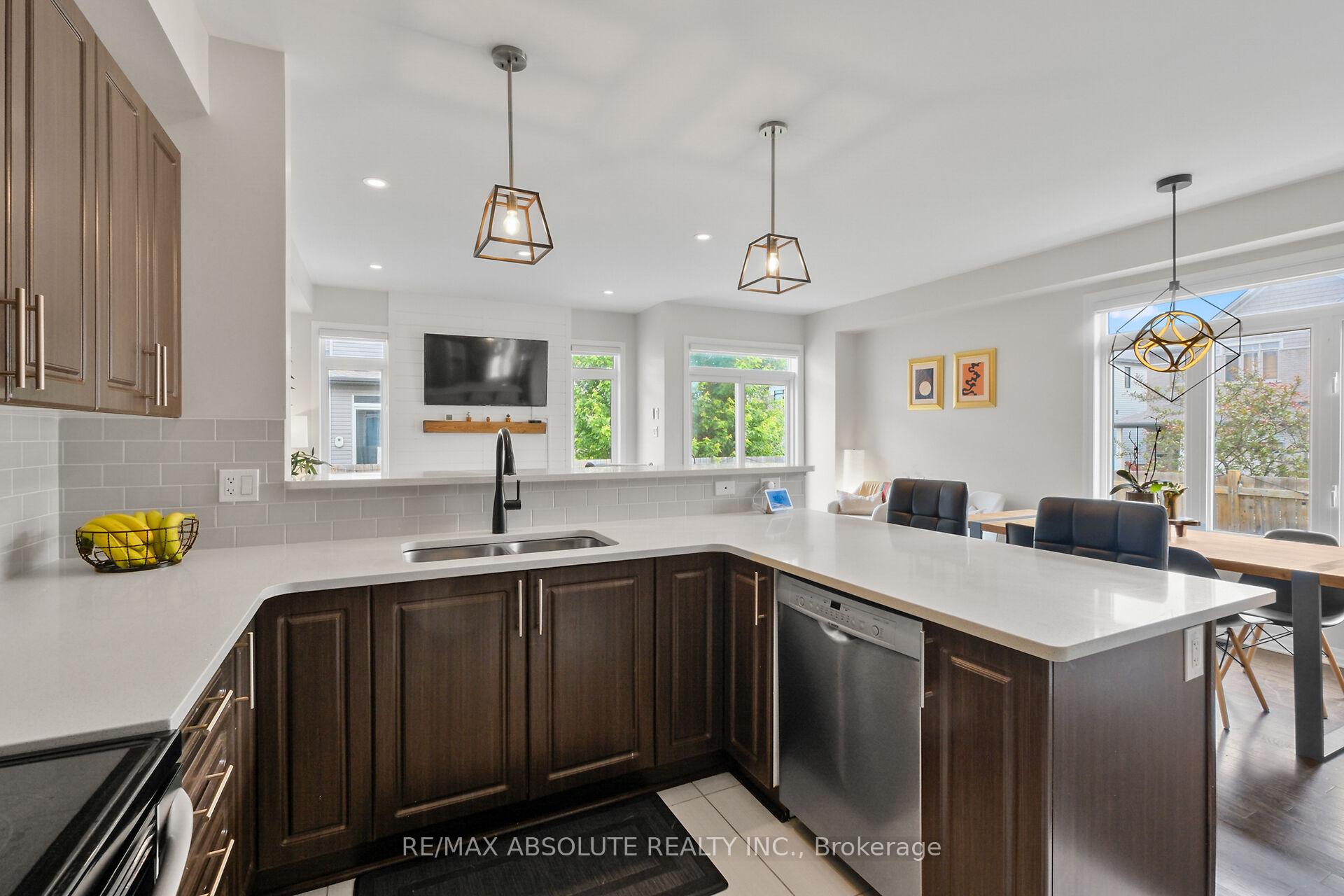 Photo 22 of 243 Overberg Way, Ottawa, Kanata - Emerald Meadows/Trailwest — HOMEH