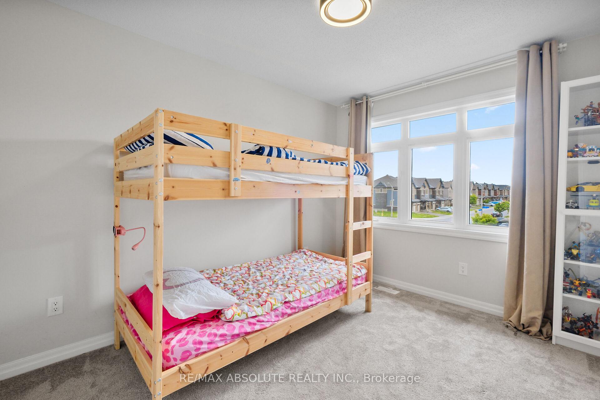 Photo 25 of 243 Overberg Way, Ottawa, Kanata - Emerald Meadows/Trailwest — HOMEH