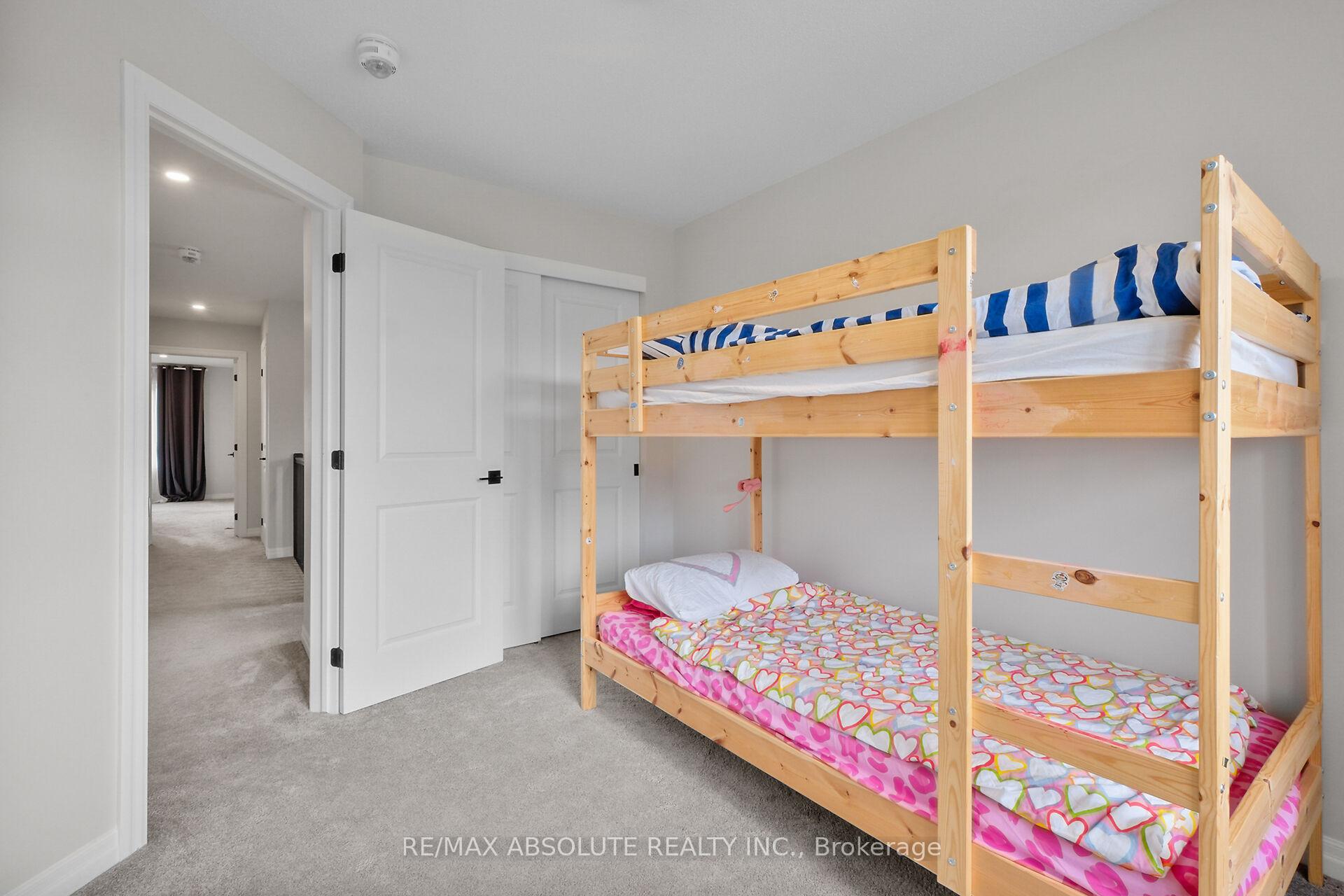 Photo 26 of 243 Overberg Way, Ottawa, Kanata - Emerald Meadows/Trailwest — HOMEH
