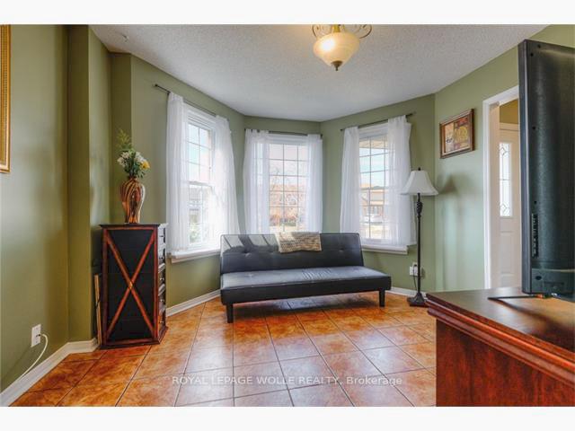 Photo 3 of 238 Benesfort Crescent, Kitchener — HOMEH