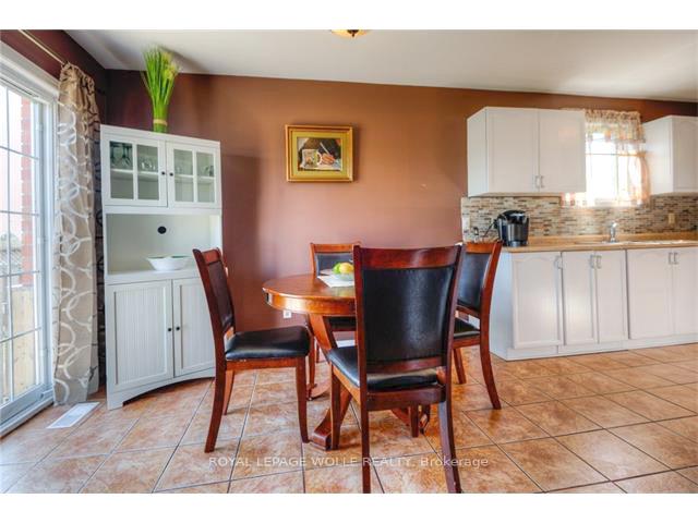 Photo 4 of 238 Benesfort Crescent, Kitchener — HOMEH