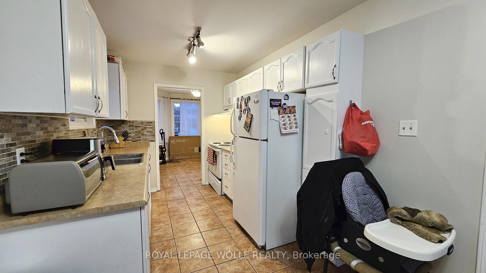 Photo 5 of 238 Benesfort Crescent, Kitchener — HOMEH