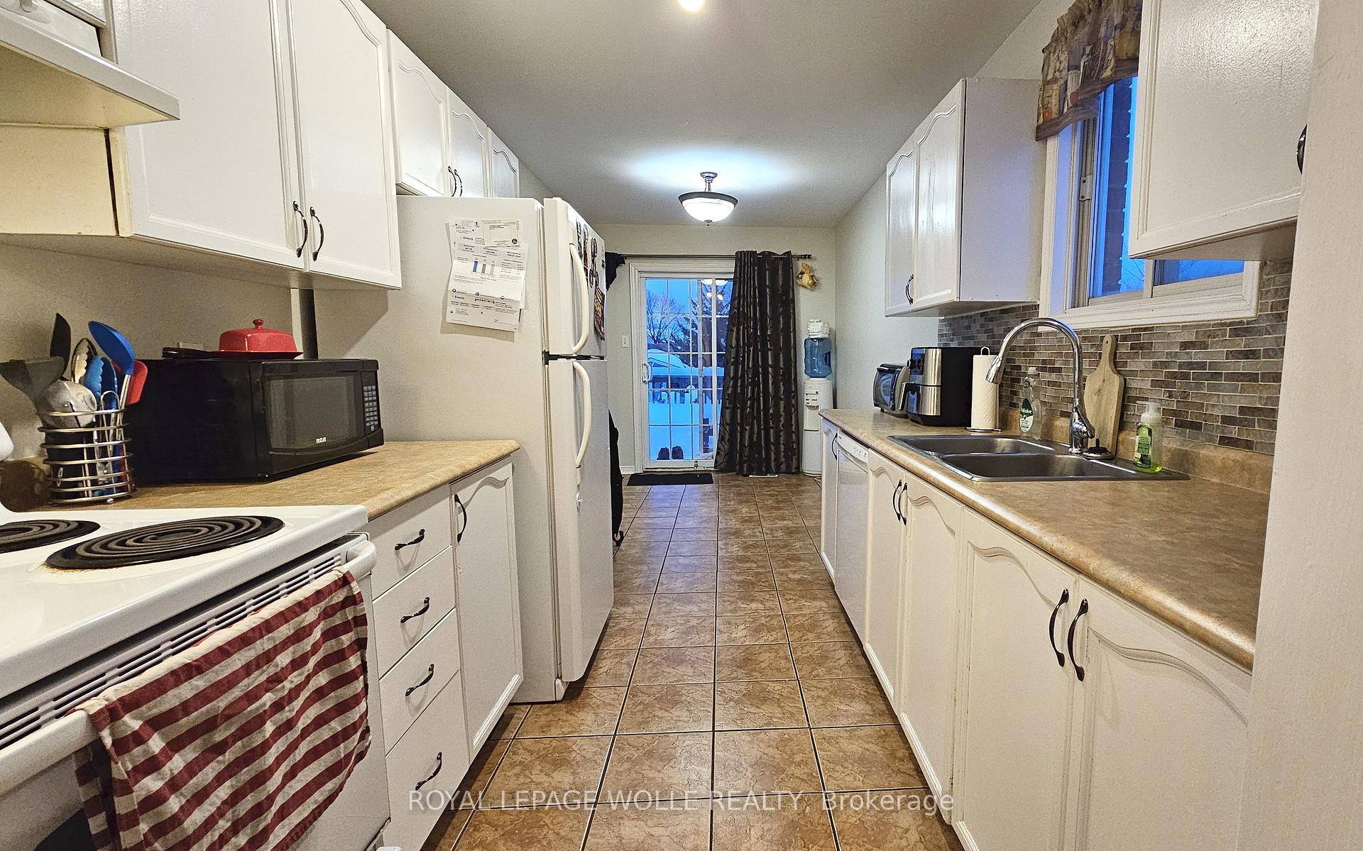 Photo 6 of 238 Benesfort Crescent, Kitchener — HOMEH