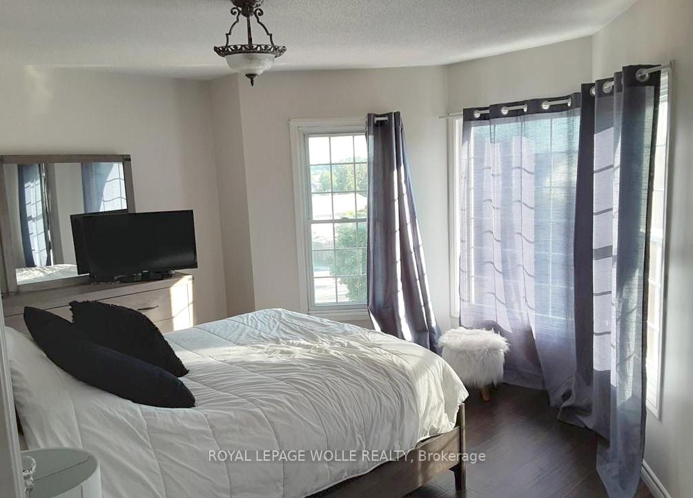 Photo 11 of 238 Benesfort Crescent, Kitchener — HOMEH