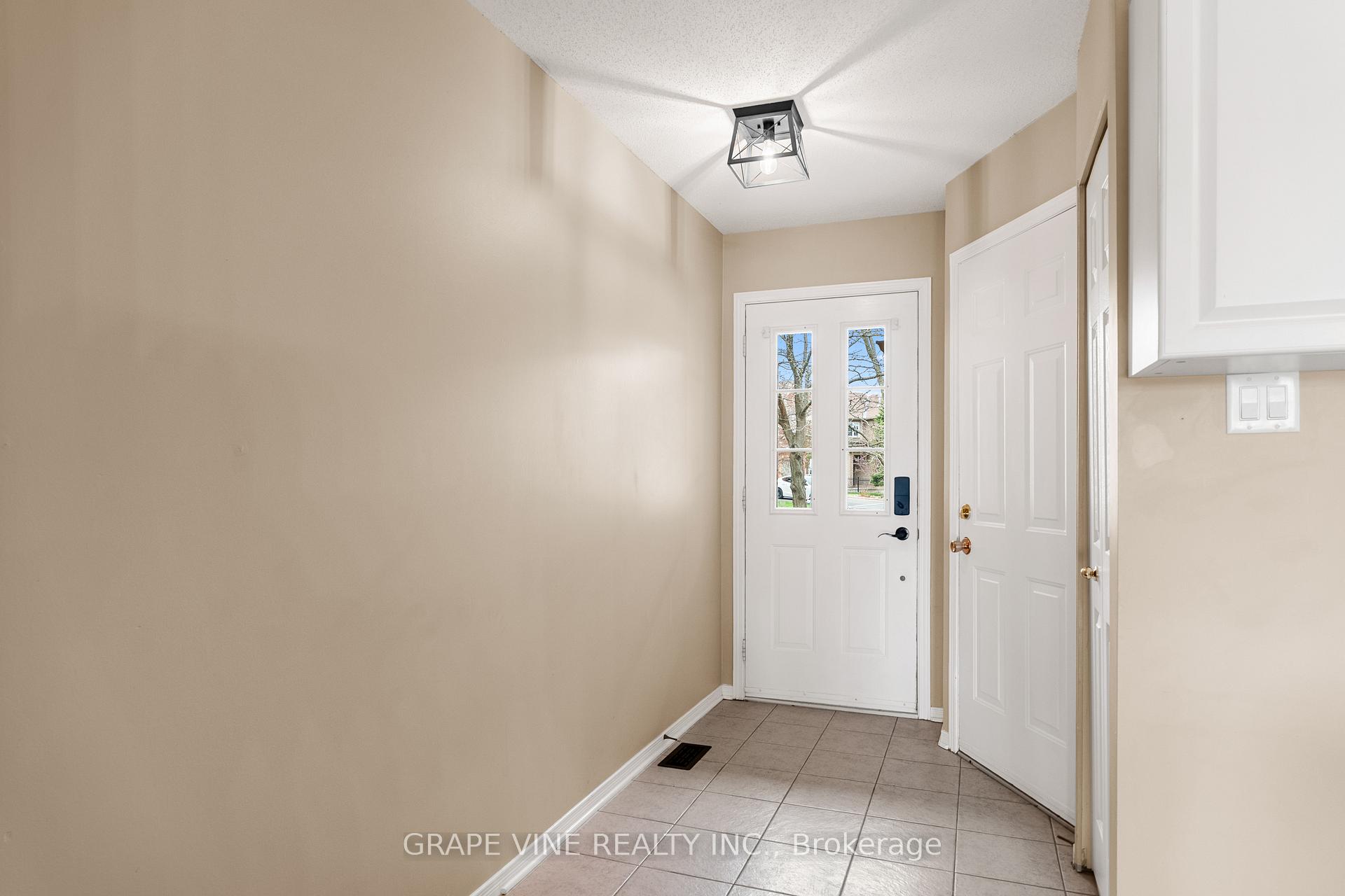 Photo 3 of 177 Kinross Private, Ottawa, Kanata - Morgan's Grant/South March — HOMEH
