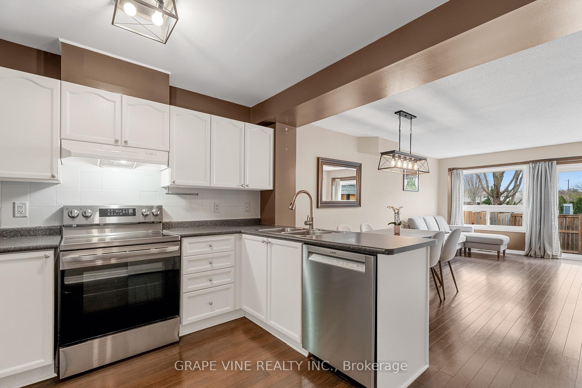 Photo 5 of 177 Kinross Private, Ottawa, Kanata - Morgan's Grant/South March — HOMEH