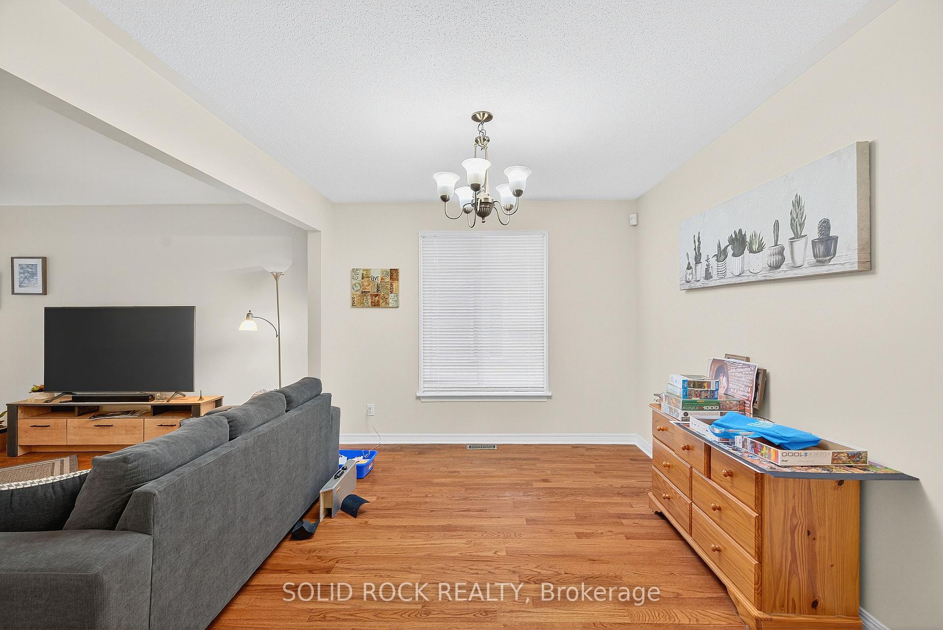Photo 11 of 30 Kenins Crescent, Ottawa, Kanata - Kanata Lakes/Heritage Hills — HOMEH