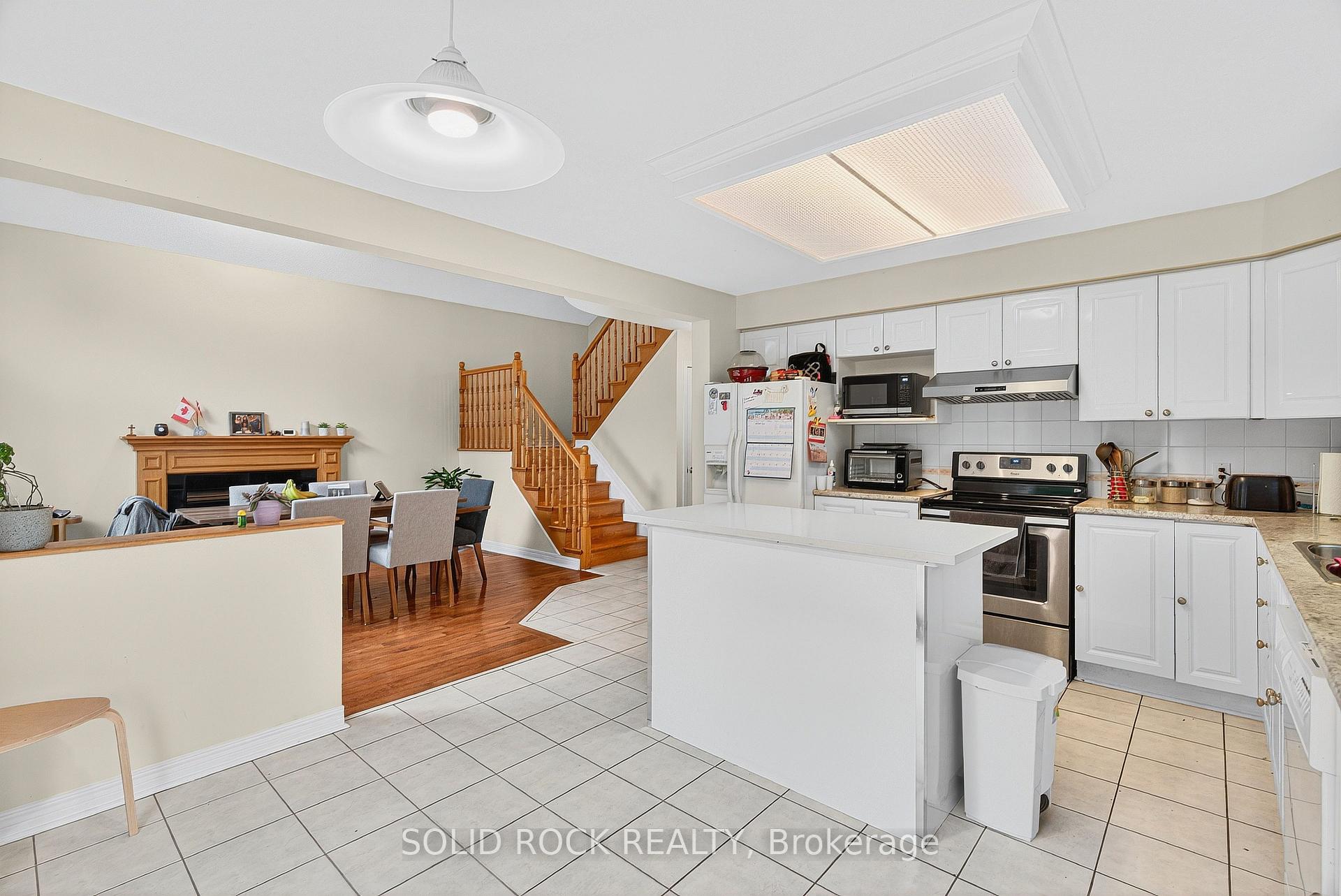 Photo 19 of 30 Kenins Crescent, Ottawa, Kanata - Kanata Lakes/Heritage Hills — HOMEH