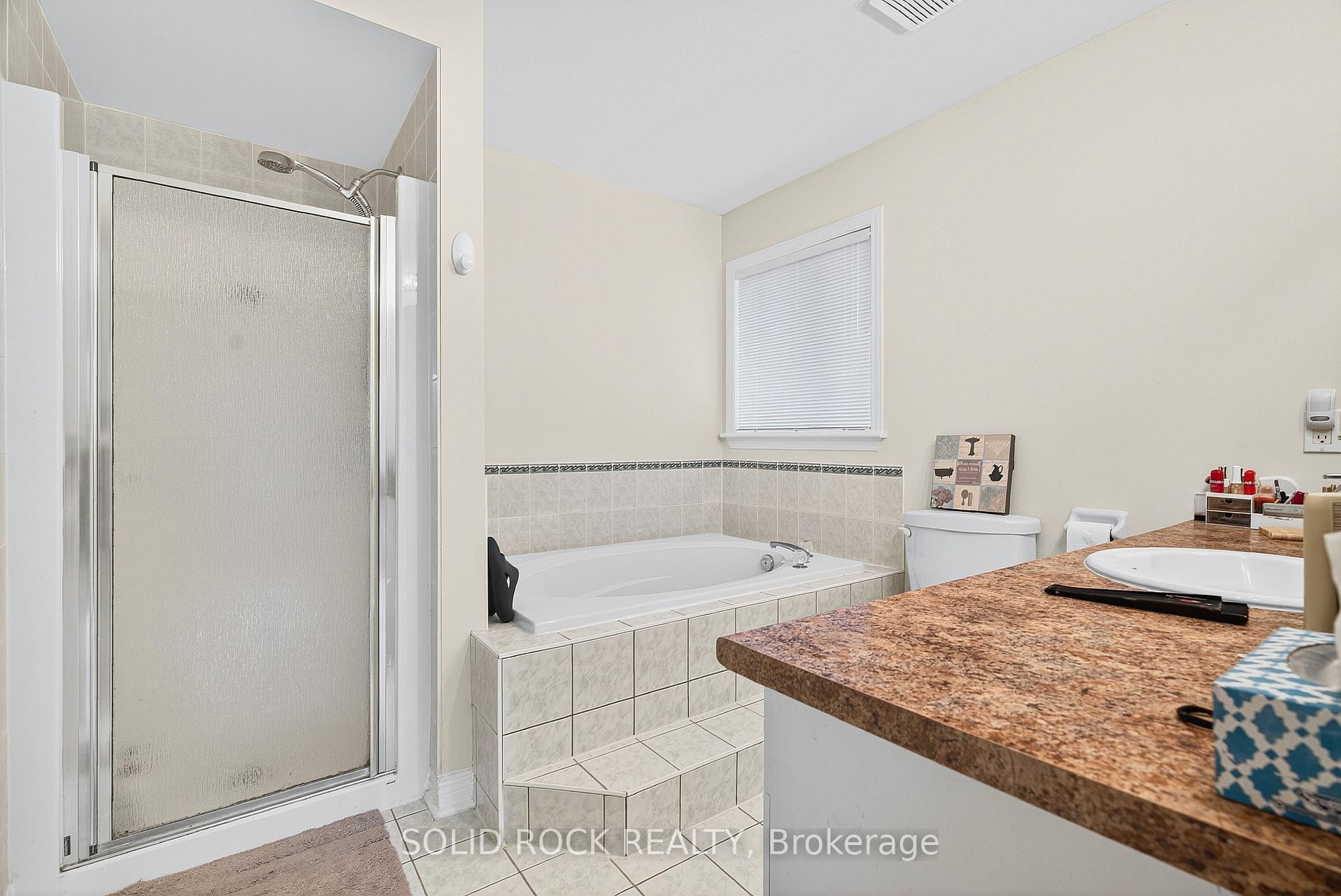 Photo 24 of 30 Kenins Crescent, Ottawa, Kanata - Kanata Lakes/Heritage Hills — HOMEH