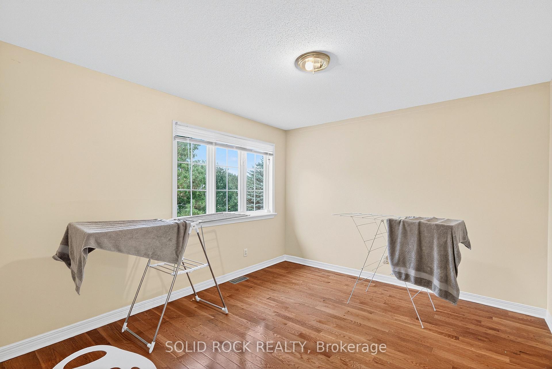 Photo 27 of 30 Kenins Crescent, Ottawa, Kanata - Kanata Lakes/Heritage Hills — HOMEH