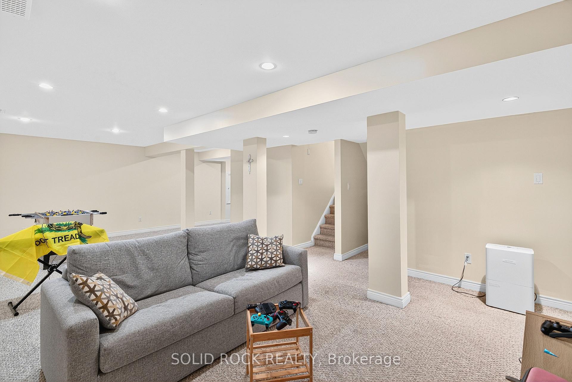 Photo 34 of 30 Kenins Crescent, Ottawa, Kanata - Kanata Lakes/Heritage Hills — HOMEH