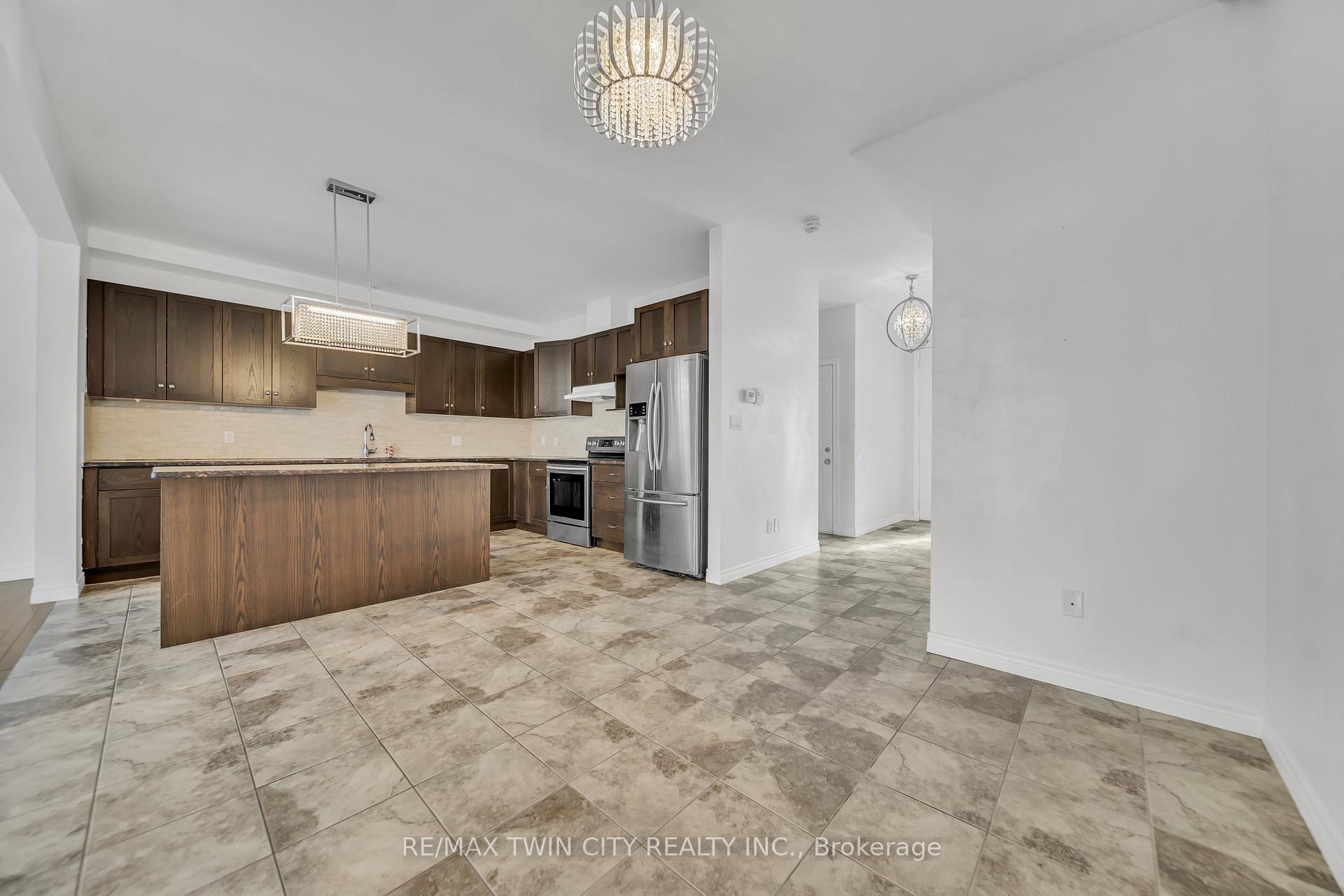 Photo 3 of 182 Eden Oak Trail, Kitchener — HOMEH