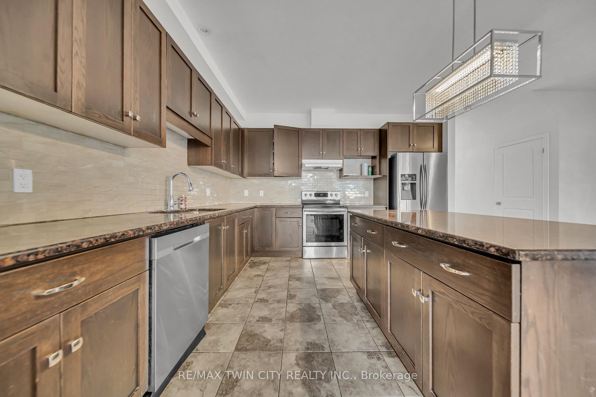 Photo 4 of 182 Eden Oak Trail, Kitchener — HOMEH