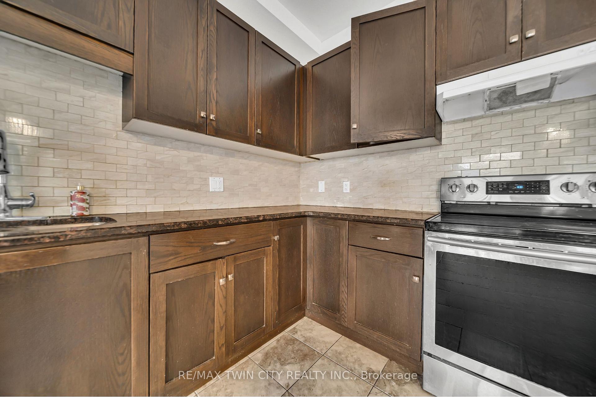 Photo 7 of 182 Eden Oak Trail, Kitchener — HOMEH