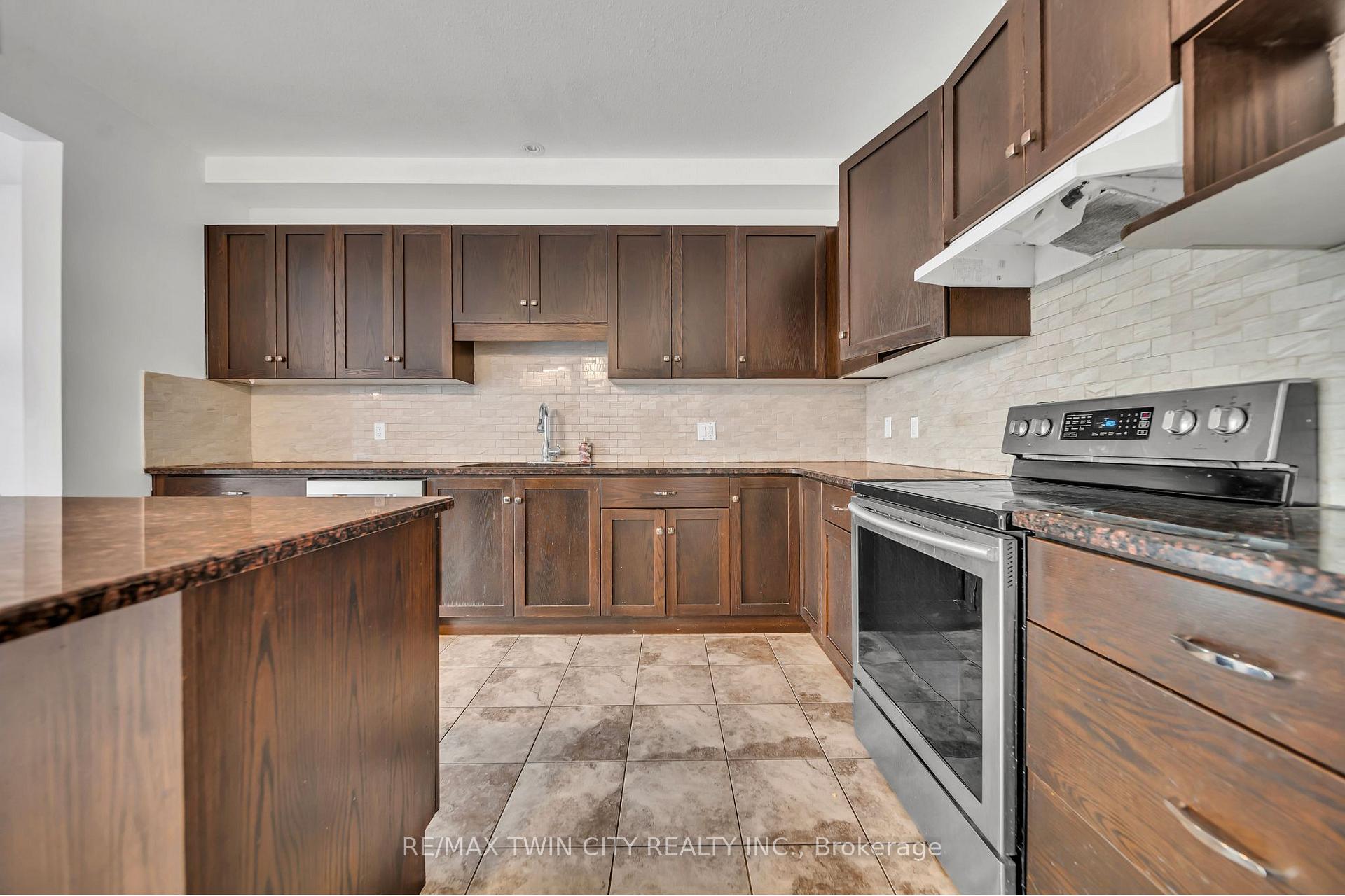 Photo 8 of 182 Eden Oak Trail, Kitchener — HOMEH