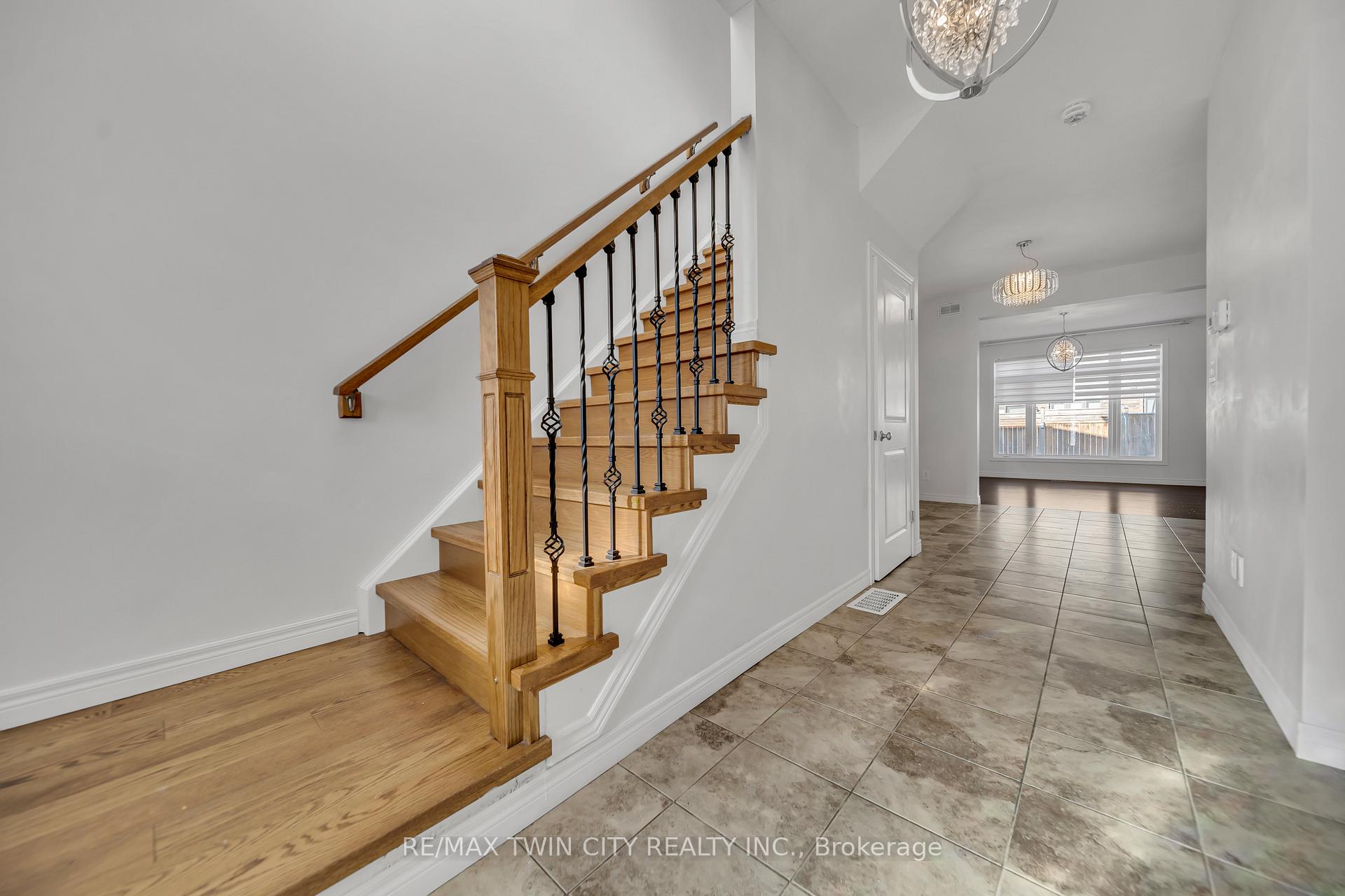 Photo 11 of 182 Eden Oak Trail, Kitchener — HOMEH