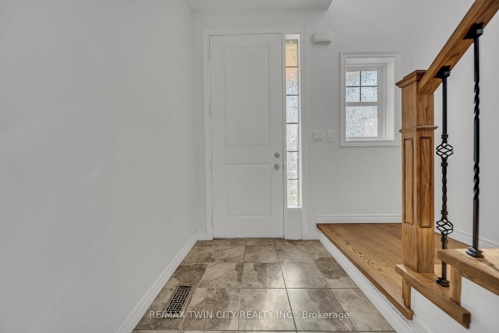 Photo 12 of 182 Eden Oak Trail, Kitchener — HOMEH